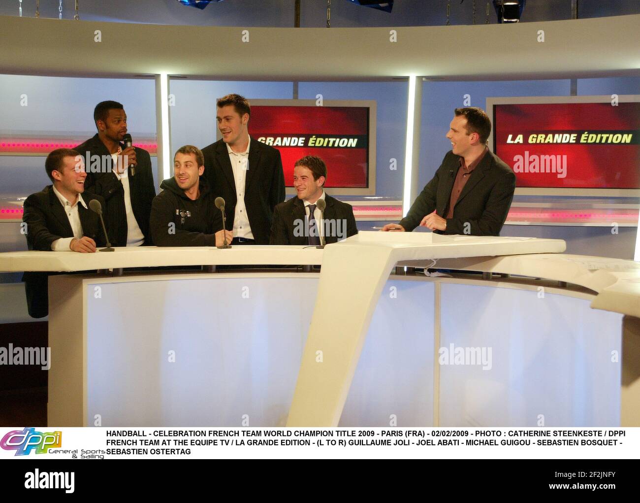 HANDBALL - CELEBRATION FRENCH TEAM WORLD CHAMPION TITLE 2009 - PARIS (FRA) - 02/02/2009 - PHOTO : CATHERINE STEENKESTE / DPPI FRENCH TEAM AT THE EQUIPE TV / LA GRANDE EDITION - (L TO R) GUILLAUME JOLI - JOEL ABATI - MICHAEL GUIGOU - SEBASTIEN BOSQUET - SEBASTIEN OSTERTAG Stock Photo