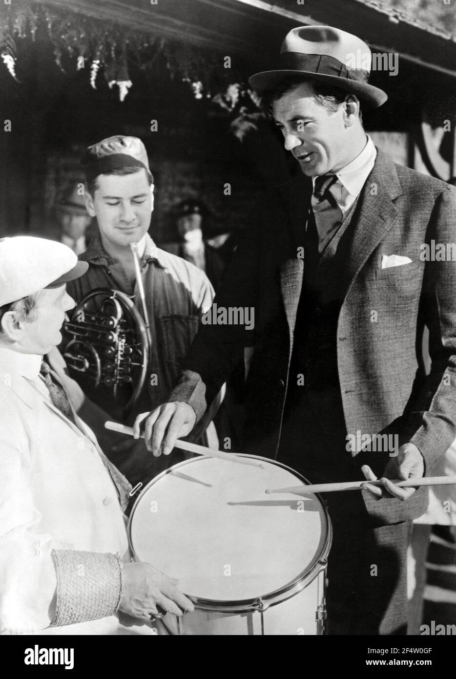 GARY COOPER in MR DEEDS GOES TO TOWN (1936), directed by FRANK CAPRA. Credit: COLUMBIA PICTURES / Album Stock Photo