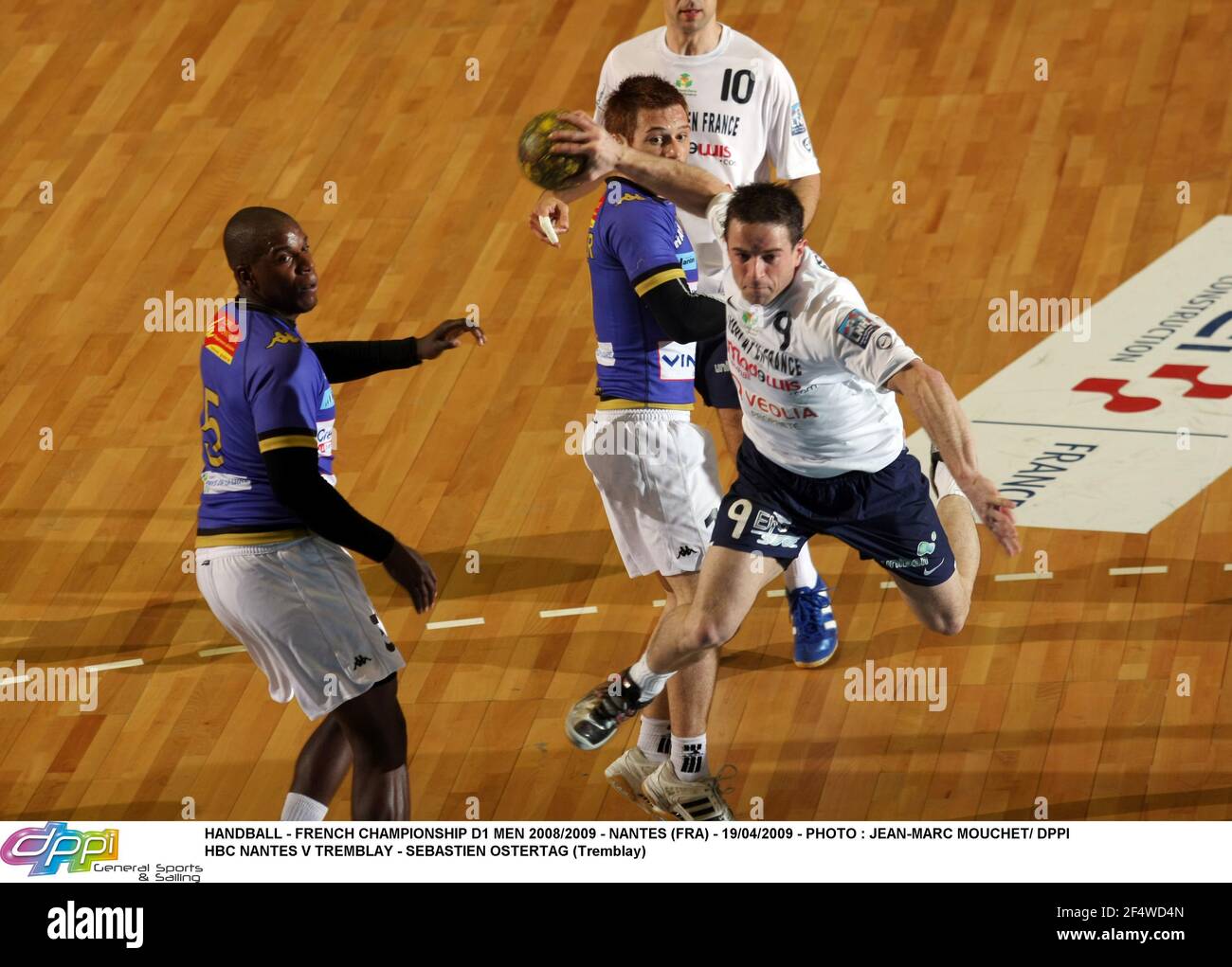 HANDBALL - FRENCH CHAMPIONSHIP D1 MEN 2008/2009 - NANTES (FRA) - 19/04/2009 - PHOTO : JEAN-MARC MOUCHET/ DPPI HBC NANTES V TREMBLAY - SEBASTIEN OSTERTAG (Tremblay) Stock Photo