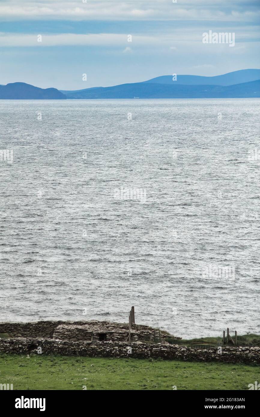 Prehistoric Dún Beag fort in Dingle Peninsula, Ireland with the view of the North Atlantic Ocean. Stock Photo