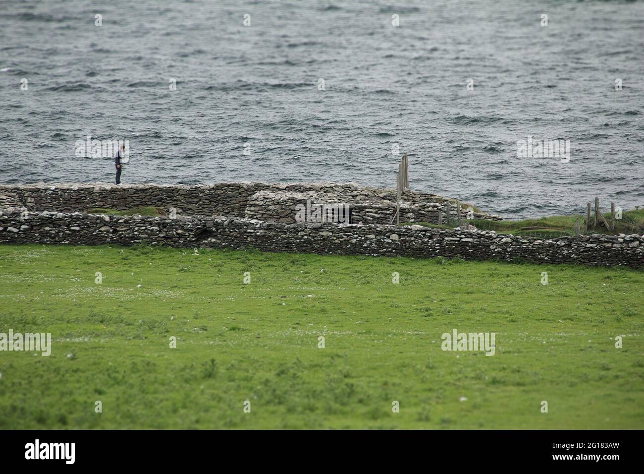 Prehistoric Dun Beag fort in Dingle Peninsula, Ireland with the view of the North Atlantic Ocean. Stock Photo