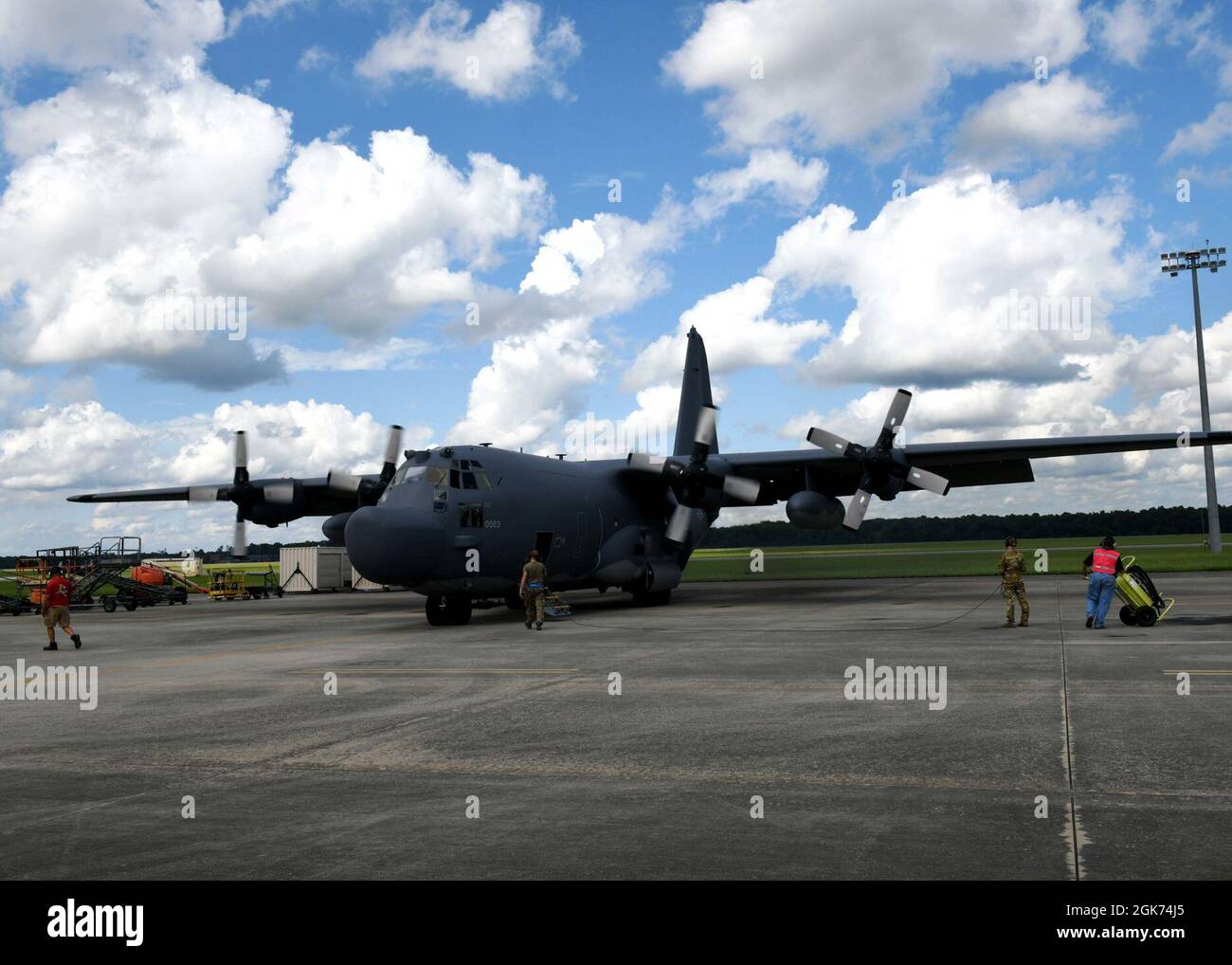 Maintainers from the 560th Aircraft Maintenance Squadron with the Warner Robins Air Logistics Complex and Airmen from the 1st Special Operations Wing from Hurlburt Field, Florida, prepare an MC-130H Combat Talon II aircraft for departure at Robins Air Force Base, Georgia, Aug. 20, 2021. This was the final MC-130H aircraft to undergo programmed depot maintenance at Robins AFB before going back to its home station in Florida. Stock Photo