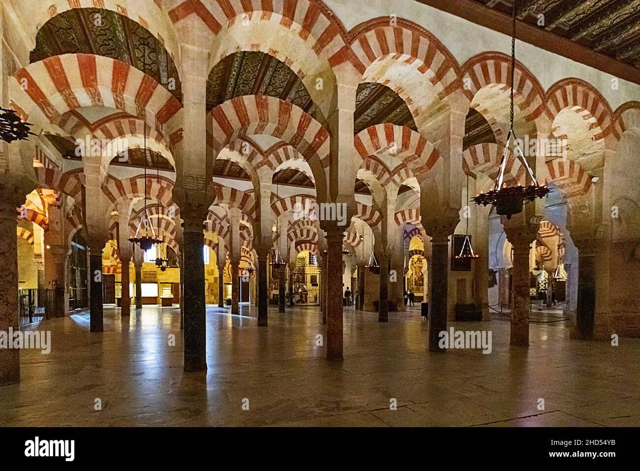 CORDOBA ANDALUCIA SPAIN INTERIOR MOSQUE - CATHEDRAL OR MEZQUITA  HYPOSTYLE PRAYER HALL Stock Photo