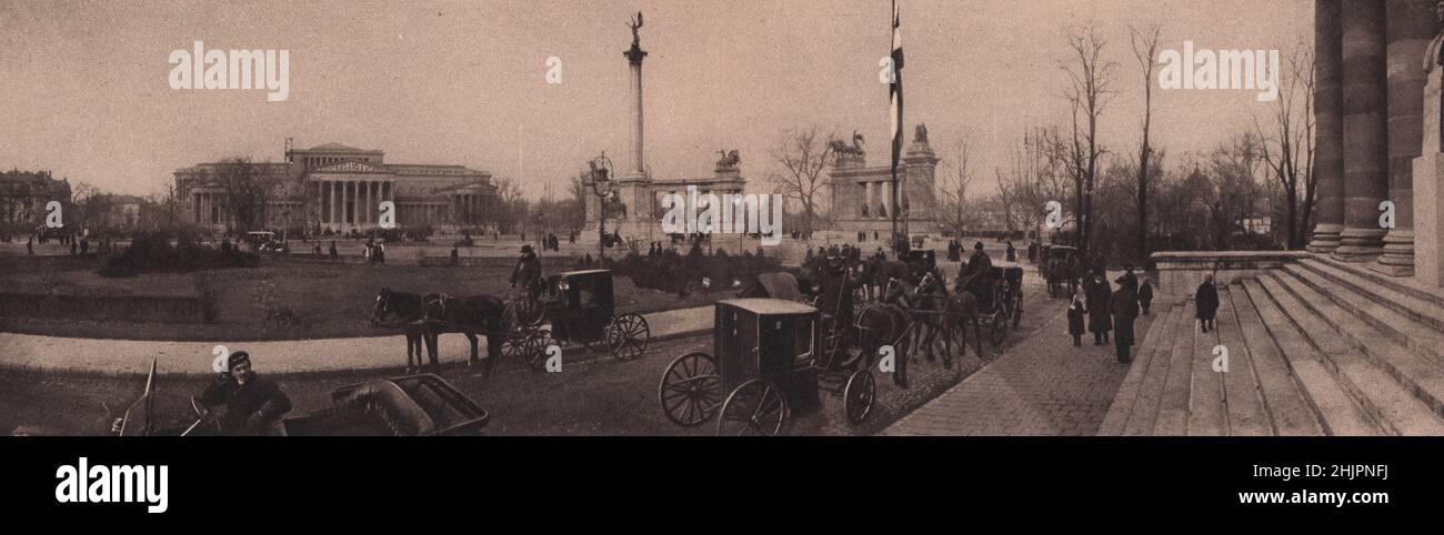 Museum of Fine Arts. Millennium column & the Colonnade adorned with statues of the kings of Hungary. Budapest (1923) Stock Photo