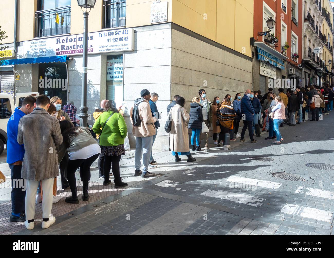 El Capricho Extremeno, a popular take-away to-go food diner cafe restaurant with a long queue of customers patrons waiting in line to get served Stock Photo