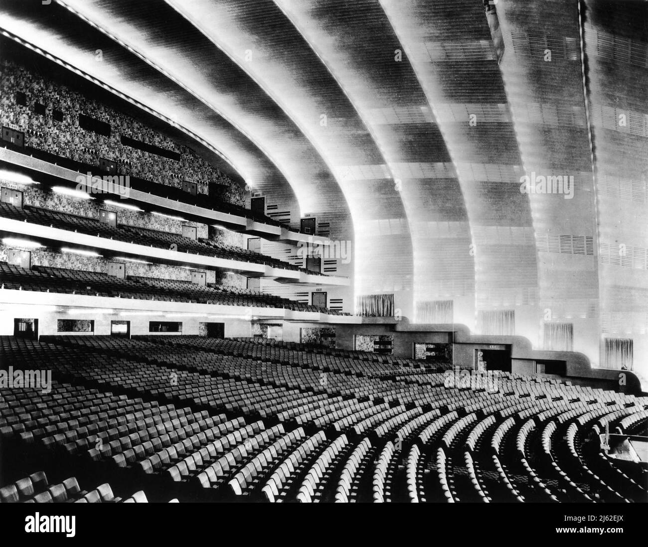 Auditorium of 5,960 seat RADIO CITY MUSIC HALL Midtown Manhattan New ...