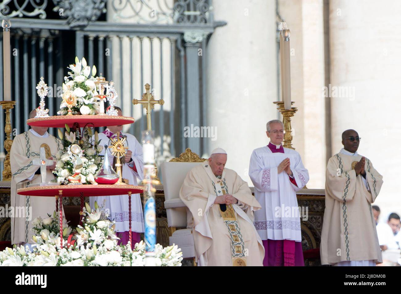 Italy, Rome, Vatican, 15/05/02. Pope Francis presides over the celebration of the Eucharist and the Rite of Canonization of Blesseds:Titus Brandsma, Lazarus known as Devasahayam, César de Bus, Luigi Maria Palazzolo, Justin Maria Russolillo, Charles de Foucauld, Marie Rivier, Mary Frances of Jesus Rubatto, Mary of Jesus Santocanale and Mary Domenica Mantovani in St. Peter's Square at the Vatican . Photograph by Alessia Giuliani/Catholic Press Photo. RESTRICTED TO EDITORIAL USE - NO MARKETING - NO ADVERTISING CAMPAIGNS Stock Photo