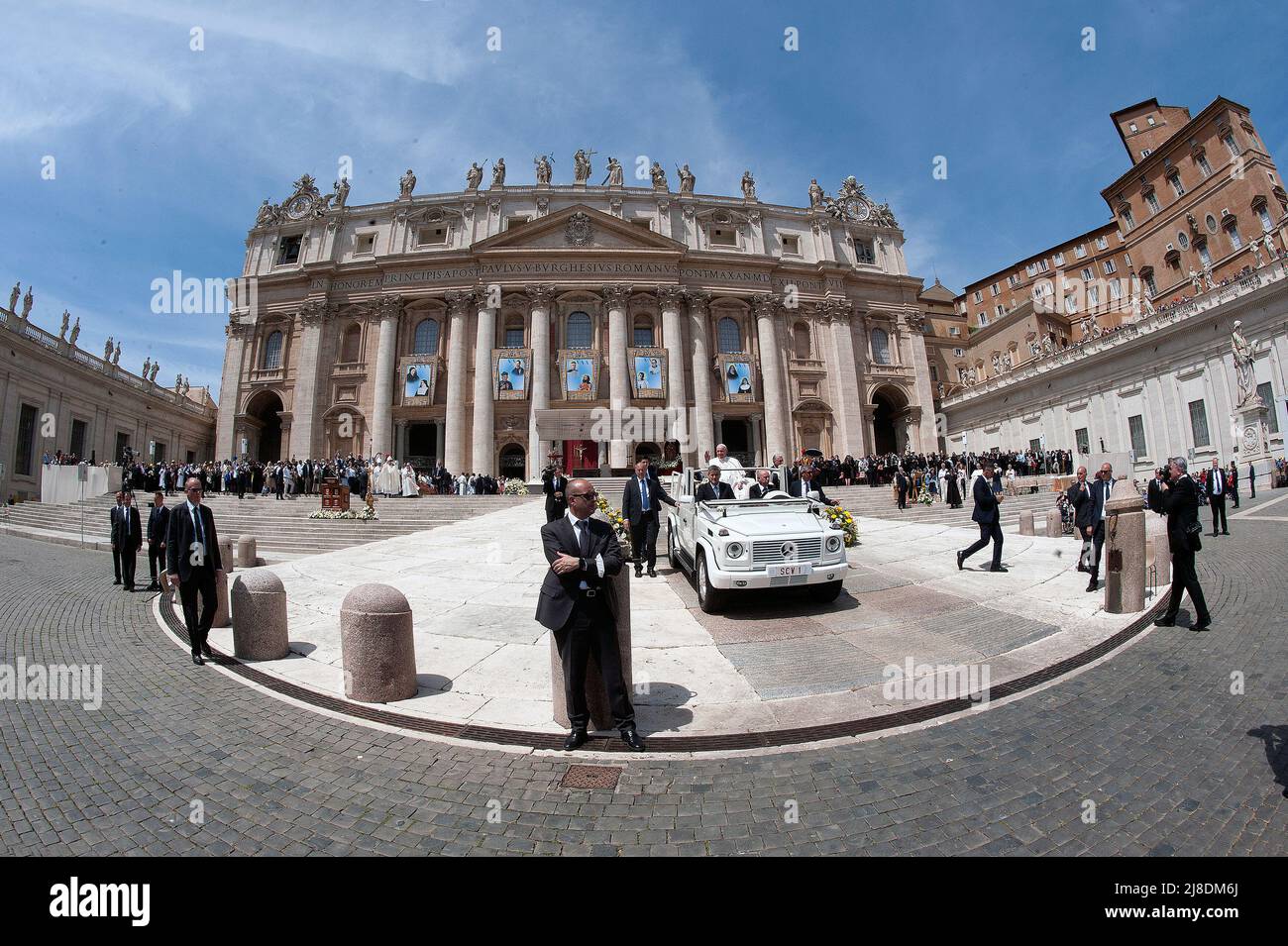 Italy, Rome, Vatican, 15/05/02. Pope Francis presides over the celebration of the Eucharist and the Rite of Canonization of Blesseds:Titus Brandsma, Lazarus known as Devasahayam, César de Bus, Luigi Maria Palazzolo, Justin Maria Russolillo, Charles de Foucauld, Marie Rivier, Mary Frances of Jesus Rubatto, Mary of Jesus Santocanale and Mary Domenica Mantovani in St. Peter's Square at the Vatican . Photograph by Alessia Giuliani/Catholic Press Photo. RESTRICTED TO EDITORIAL USE - NO MARKETING - NO ADVERTISING CAMPAIGNS Stock Photo