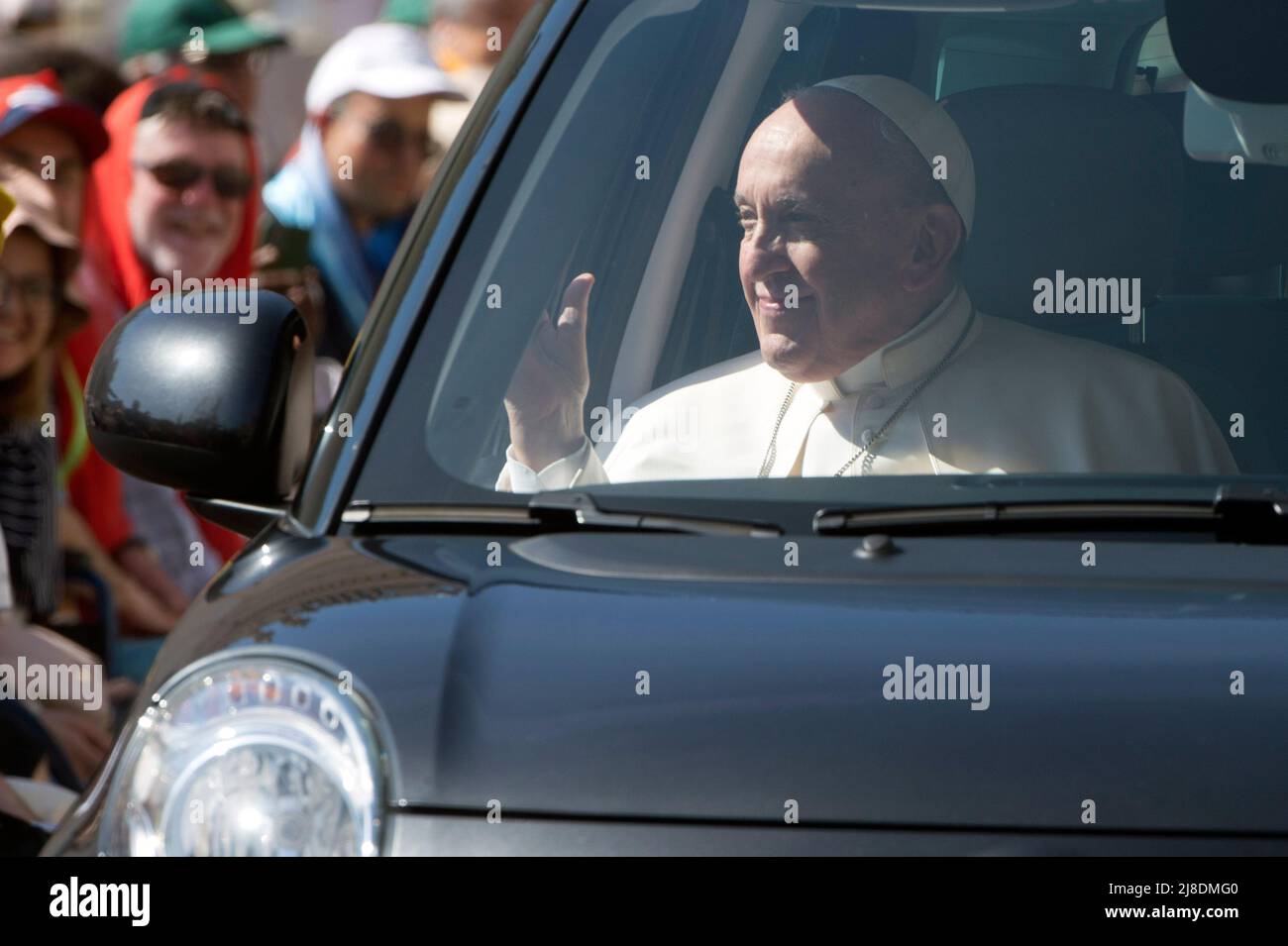 Italy, Rome, Vatican, 15/05/02. Pope Francis presides over the celebration of the Eucharist and the Rite of Canonization of Blesseds:Titus Brandsma, Lazarus known as Devasahayam, César de Bus, Luigi Maria Palazzolo, Justin Maria Russolillo, Charles de Foucauld, Marie Rivier, Mary Frances of Jesus Rubatto, Mary of Jesus Santocanale and Mary Domenica Mantovani in St. Peter's Square at the Vatican . Photograph by Alessia Giuliani/Catholic Press Photo. RESTRICTED TO EDITORIAL USE - NO MARKETING - NO ADVERTISING CAMPAIGNS Stock Photo