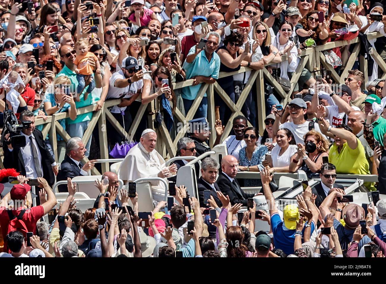 Vatican City, Vatican, 15th May, 2022. Pope Francis greets the faithful at the end of a canonization Mass of ten new saints in St. Peter's Square. Stock Photo