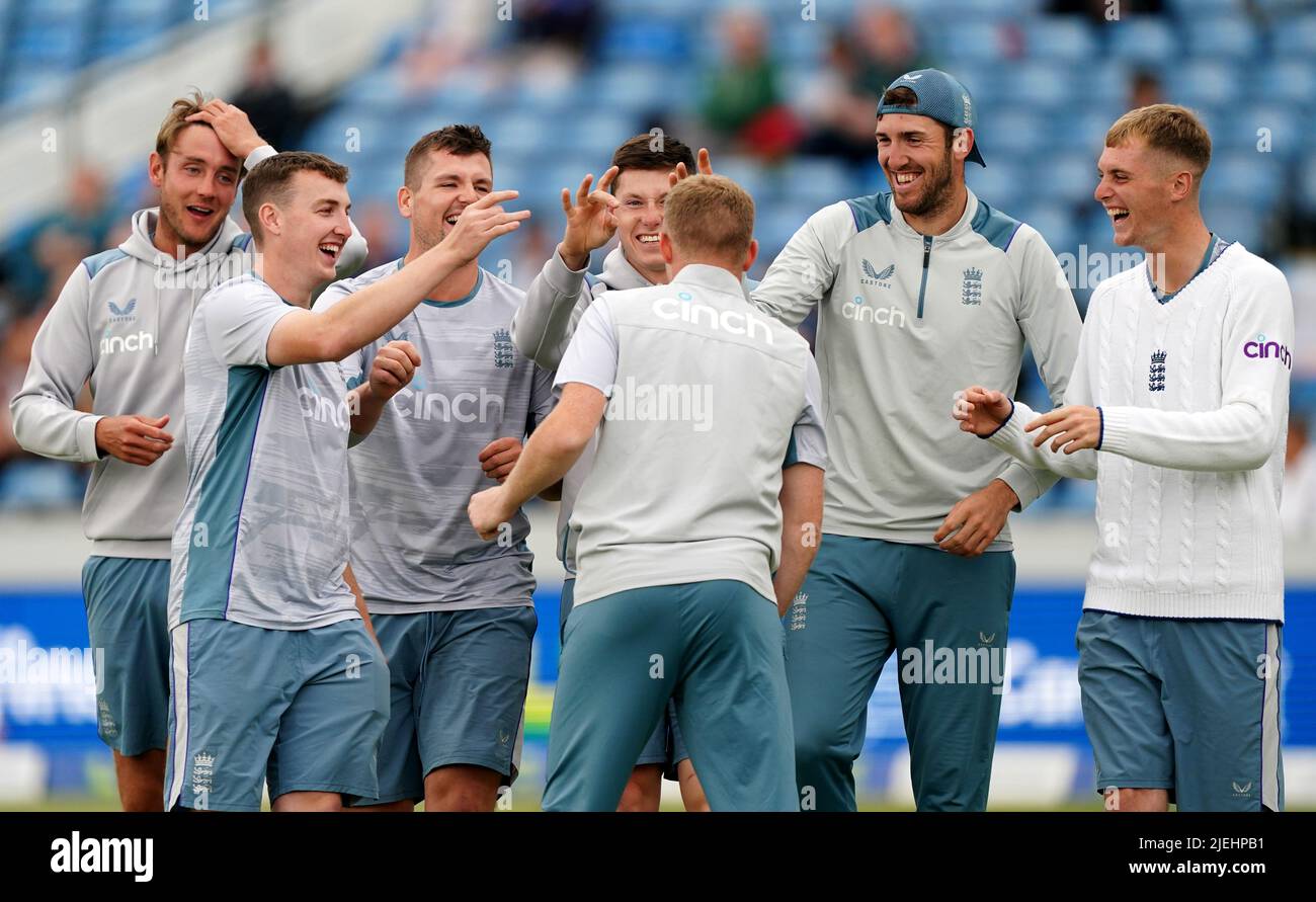 England's stand-in wicket-keeper Sam Billings (centre) is picked on my team-mates before day five of the third LV= Insurance Test Series Match at Emerald Headingley Stadium, Leeds. Picture date: Monday June 27, 2022. Stock Photo