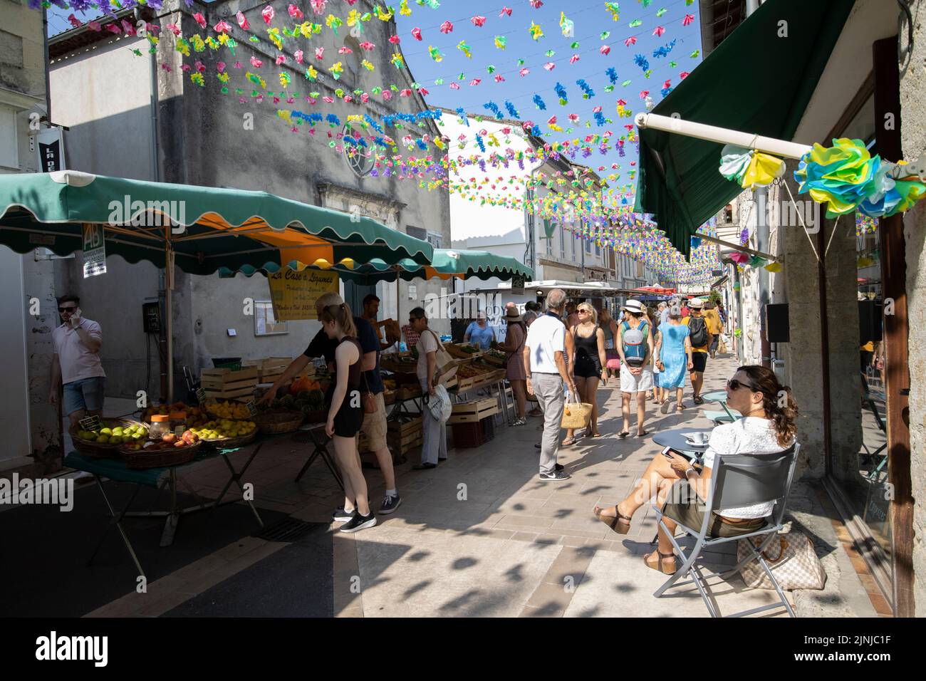 Ville d'Eymet, bastide town, in the region of south-west Dordogne, with a thriving market square, located on the banks of Dropt River, France, Europe Stock Photo