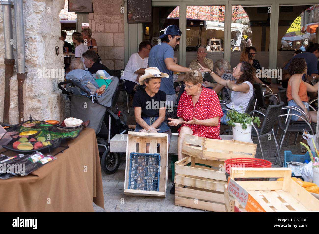 Ville d'Eymet, bastide town, in the region of south-west Dordogne, with a thriving market square, located on the banks of Dropt River, France, Europe Stock Photo