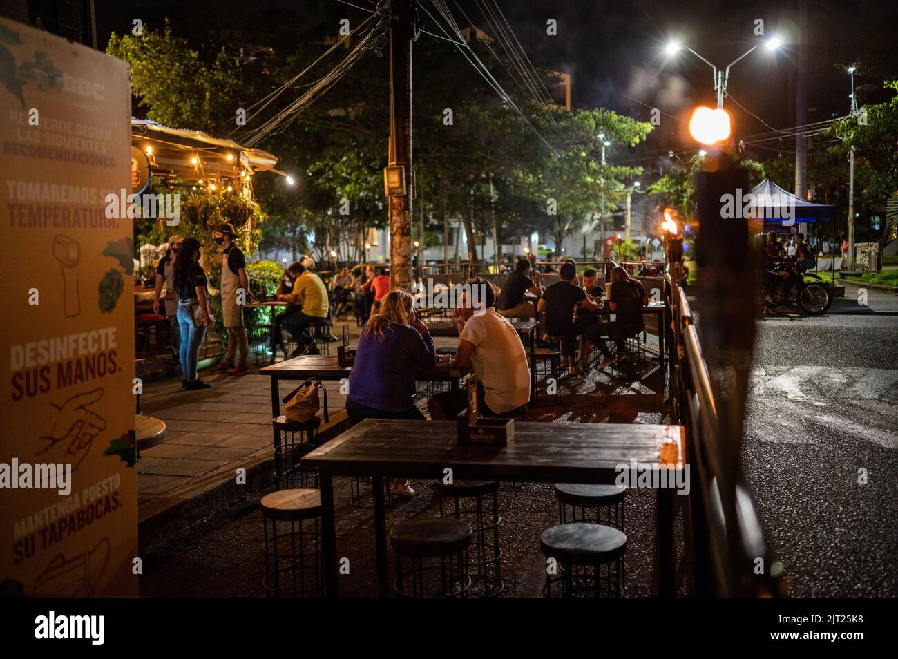 Fire torches illuminate the restaurant area of El Peñon in Cali, Colombia Stock Photo