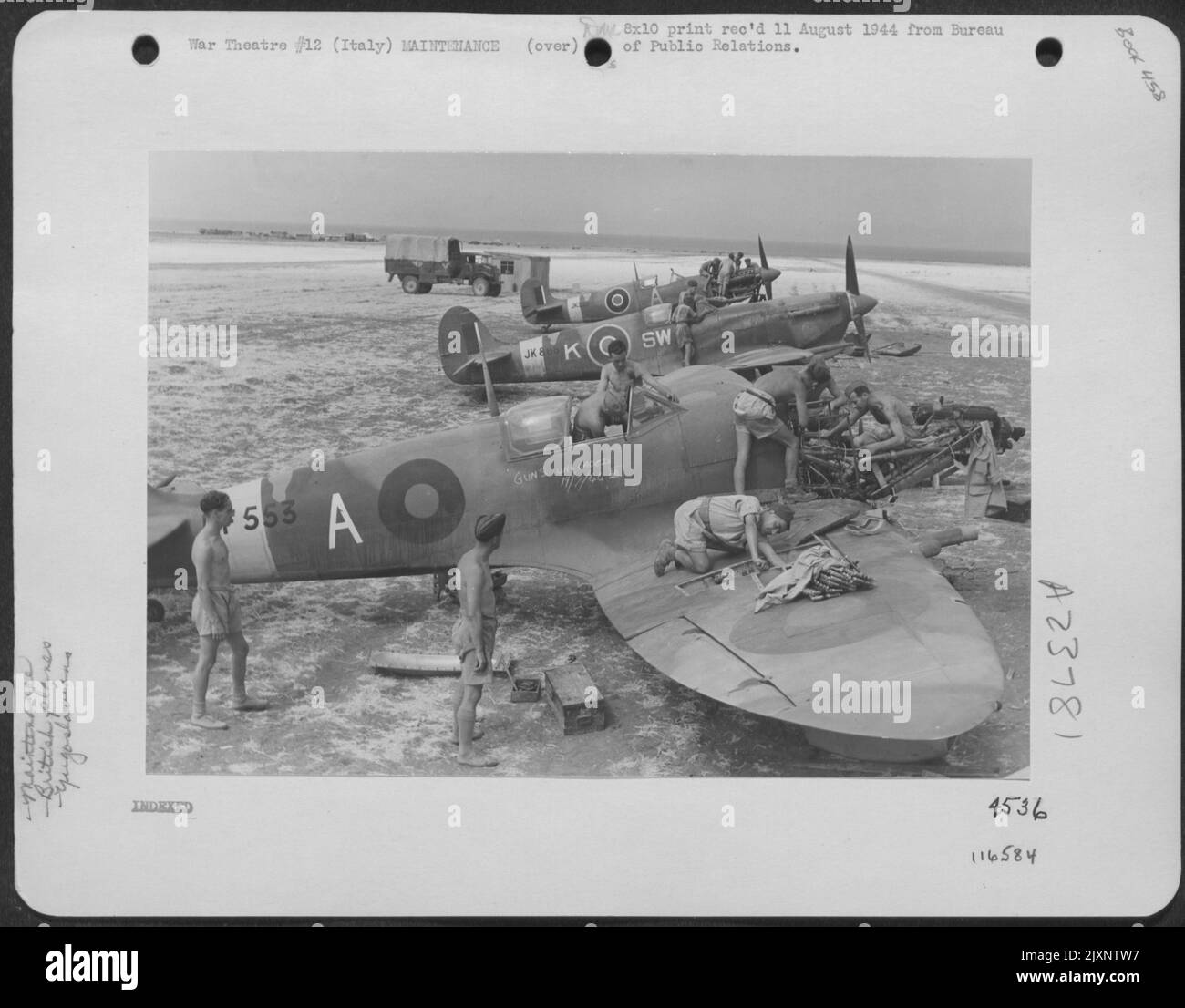 Yugoslav Partisans In Training With Raf In Italy - Specially Selected Partisans From Marshal Tito'S Forces In Yugoslavia Were Chosen To Make The Journey To Italy To Train With Raf Ground Crews On Spitfires. Owing To Langauge Difficulties They Were Not Gi Stock Photo