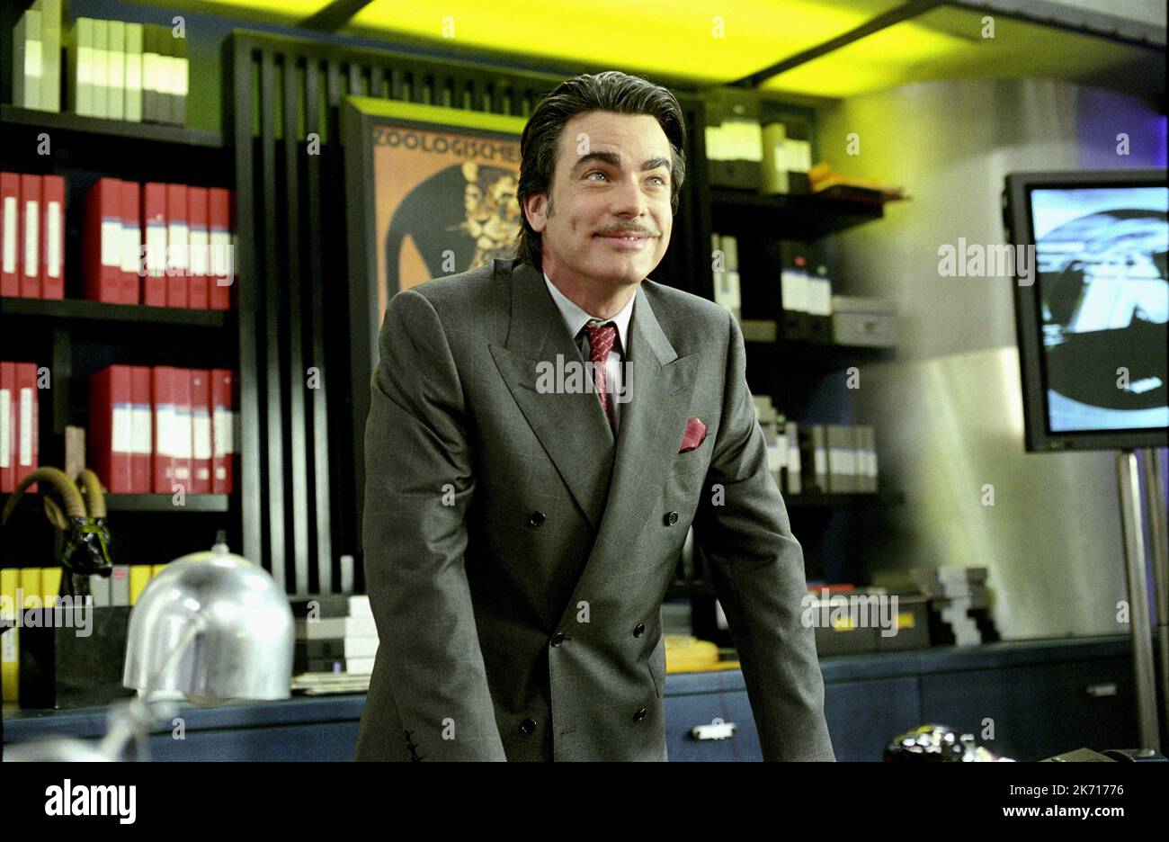 PETER GALLAGHER, MR. DEEDS, 2002 Stock Photo