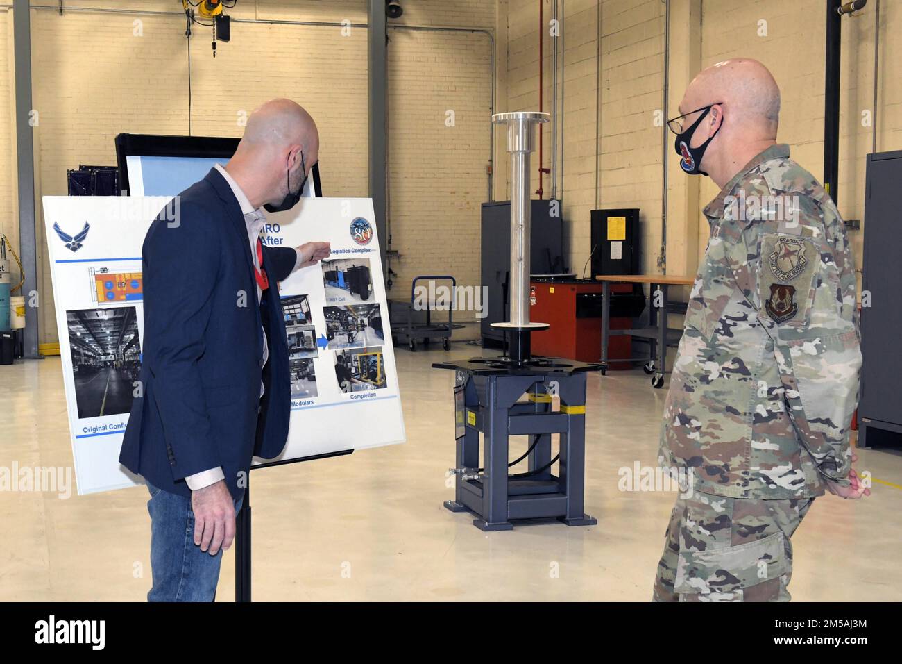 ROBINS AIR FORCE BASE, Ga. – Zachary Griffin, 572nd Commodities Maintenance Squadron Technical Advisor, briefs Gen. Arnold W. Bunch Jr., Air Force Materiel Command commander, about the new C-130J, at Robins Air Force Base, Georgia, Feb. 16, 2022. The facility opened in December 2021 as a partnership between the Warner Robins Air Logistics Complex at Robins, the Air Force Life Cycle Management Center C-130J Hercules Division Program Officer and General Electric Aviation as Dowty Propellers. Stock Photo