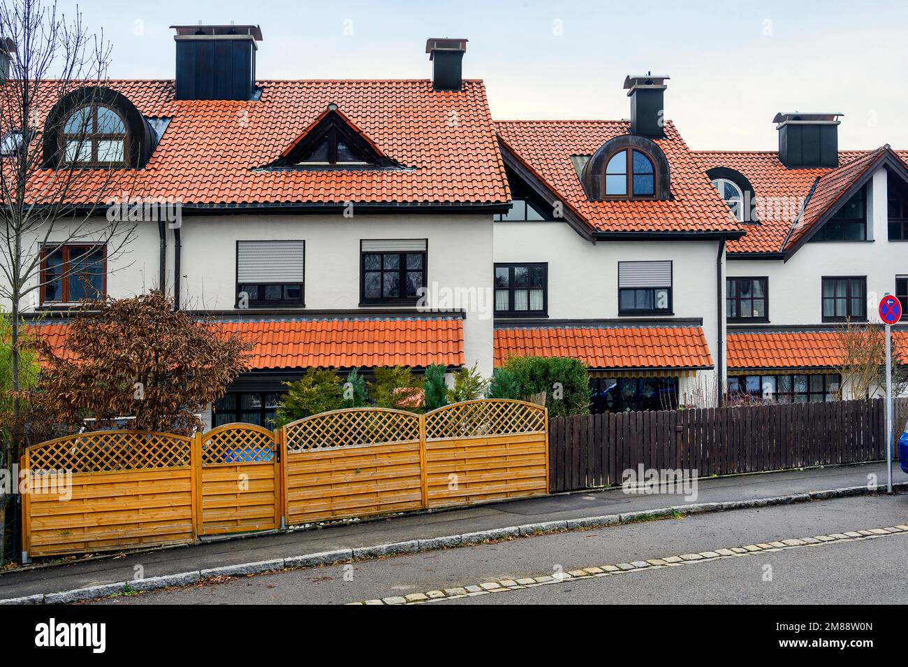 Modern terraced houses with small front gardens, Kempten, Allgaeu, Bavaria, Germany Stock Photo