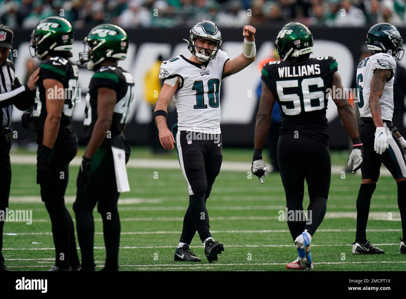 Philadelphia Eagles quarterback Gardner Minshew (10) speaks with New ...