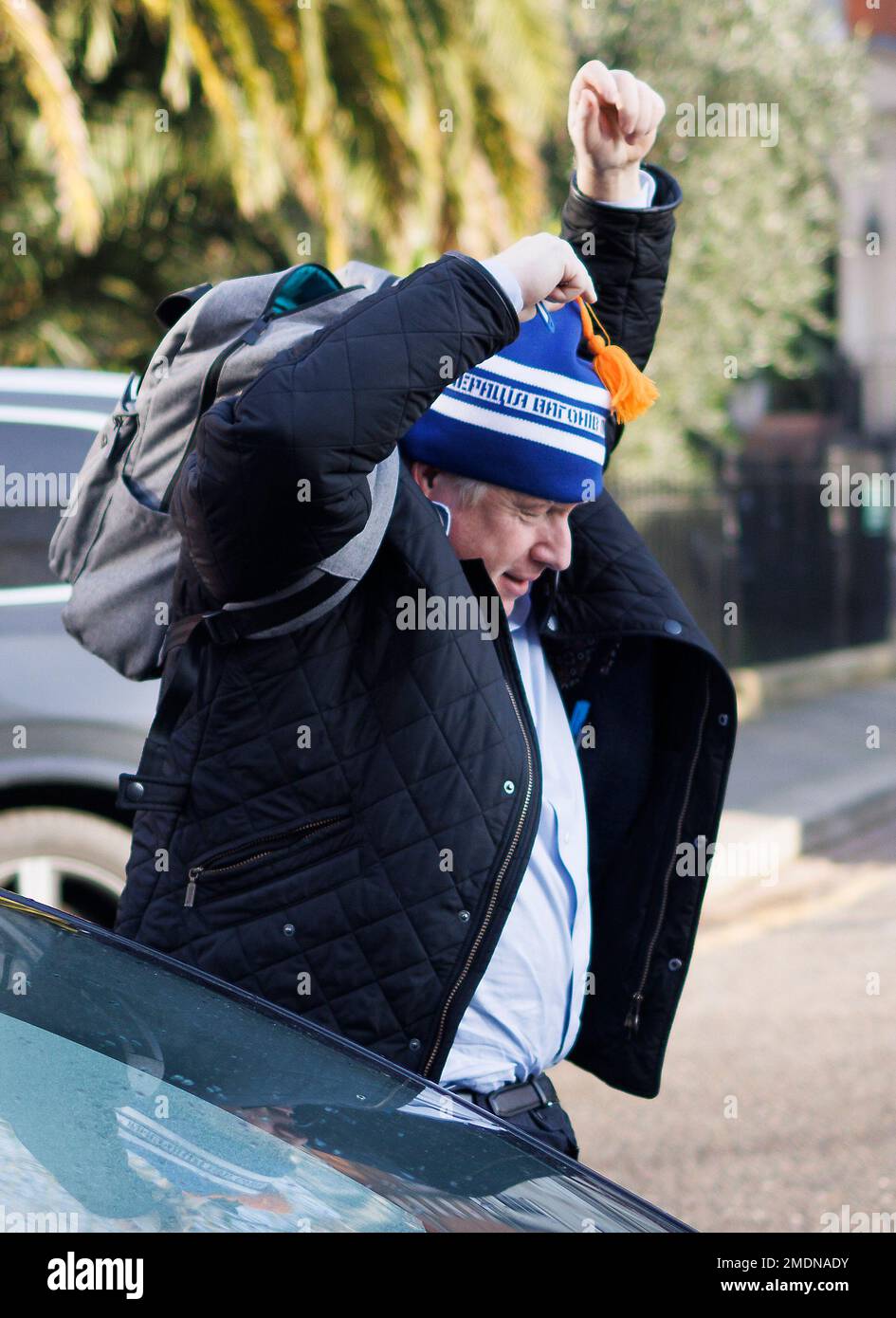 ***EXCLUSIVE**SPECIAL RATES APPLY** January 23, 2023, London, UK. Former Prime Minister BORIS JOHSNON is seen struggling with a rucksack as he arrives at his London home. Mr Johnson is facing criticism over allegations of a conflict of interest involving BBC Chairman Richard Sharp and financial help. Photo credit: Ben Cawthra/Sipa USA **NO UK SALES** Credit: Sipa USA/Alamy Live News Stock Photo