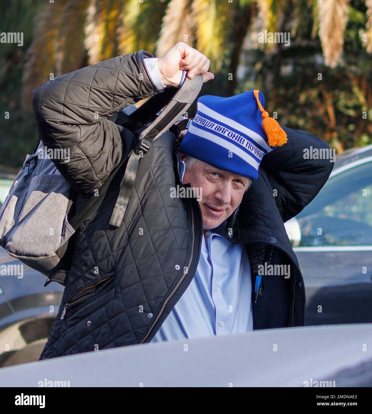 ***EXCLUSIVE**SPECIAL RATES APPLY** January 23, 2023, London, UK. Former Prime Minister BORIS JOHSNON is seen struggling with a rucksack as he arrives at his London home. Mr Johnson is facing criticism over allegations of a conflict of interest involving BBC Chairman Richard Sharp and financial help. Photo credit: Ben Cawthra/Sipa USA **NO UK SALES** Credit: Sipa USA/Alamy Live News Stock Photo