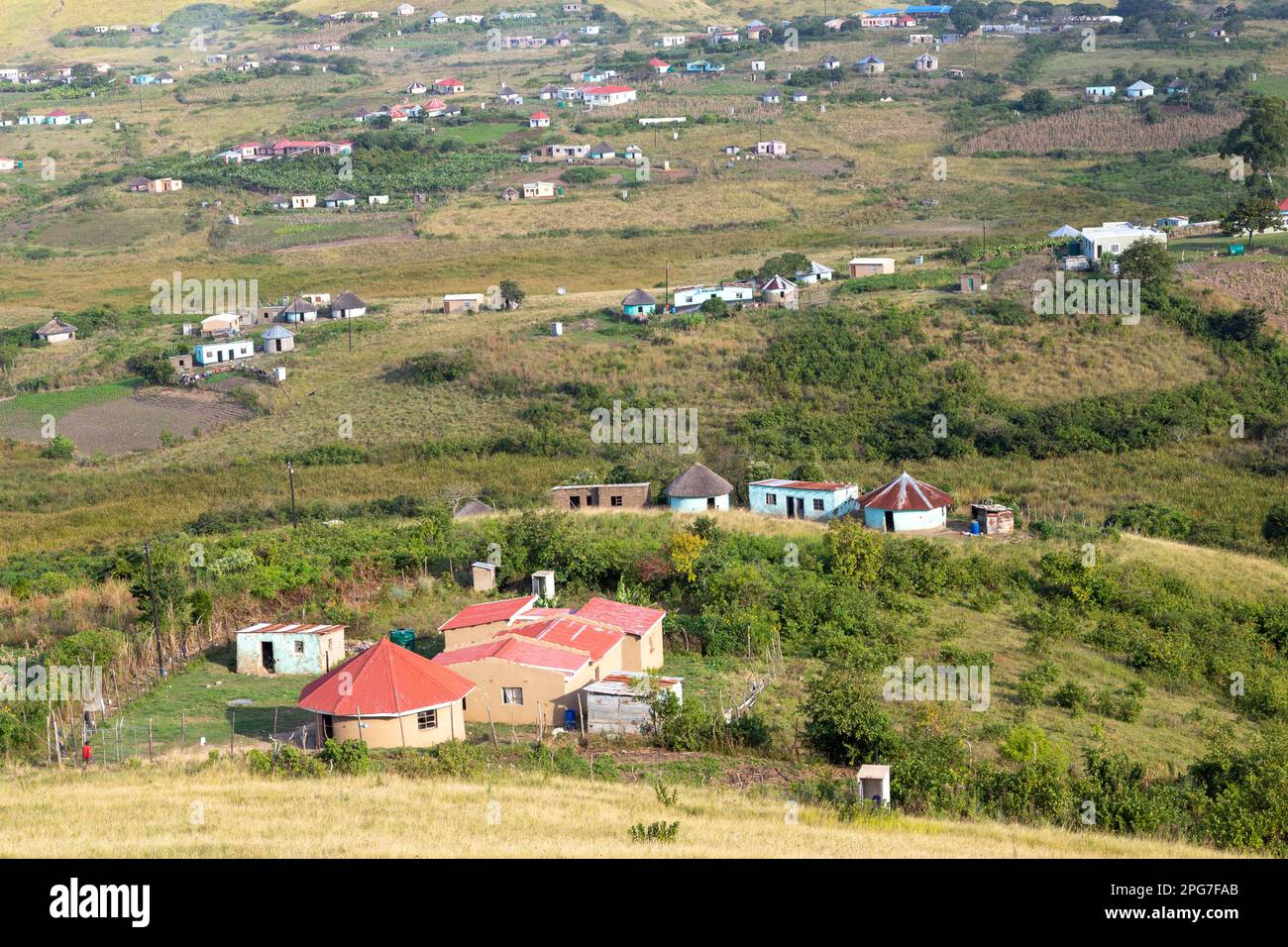 Scattered huts and homesteads in Pondoland, Transkei Stock Photo