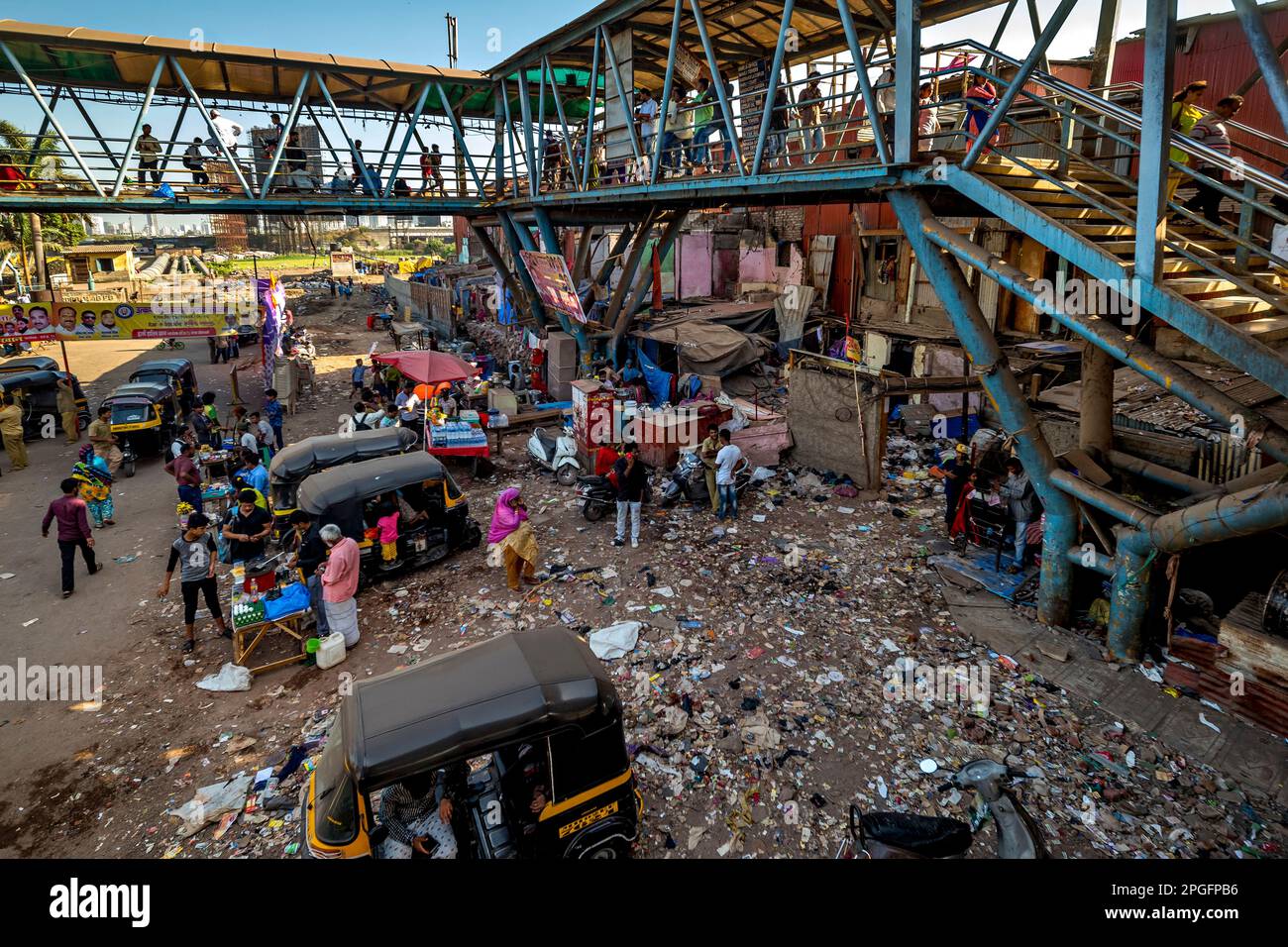 Bandra Train Station, Mumbai, India Stock Photo - Alamy