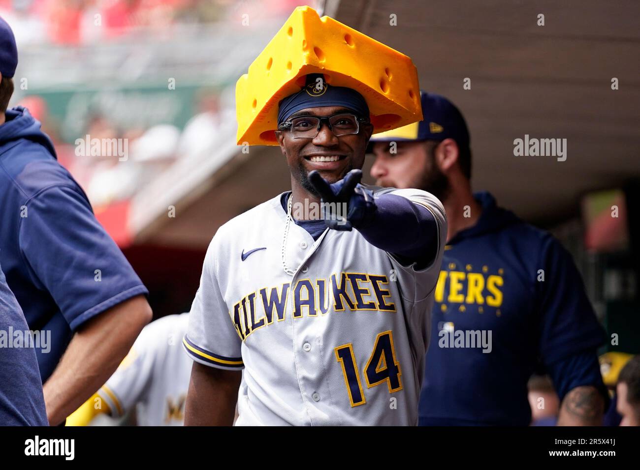 Milwaukee Brewers second baseman Andruw Monasterio (14) celebrates ...