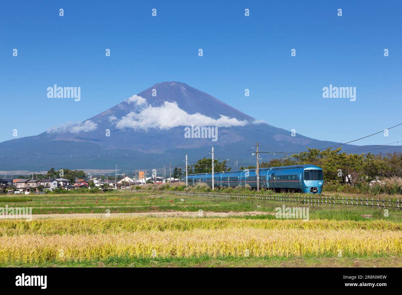 Mount Fuji and Asagiri trains running on Gotemba line Stock Photo