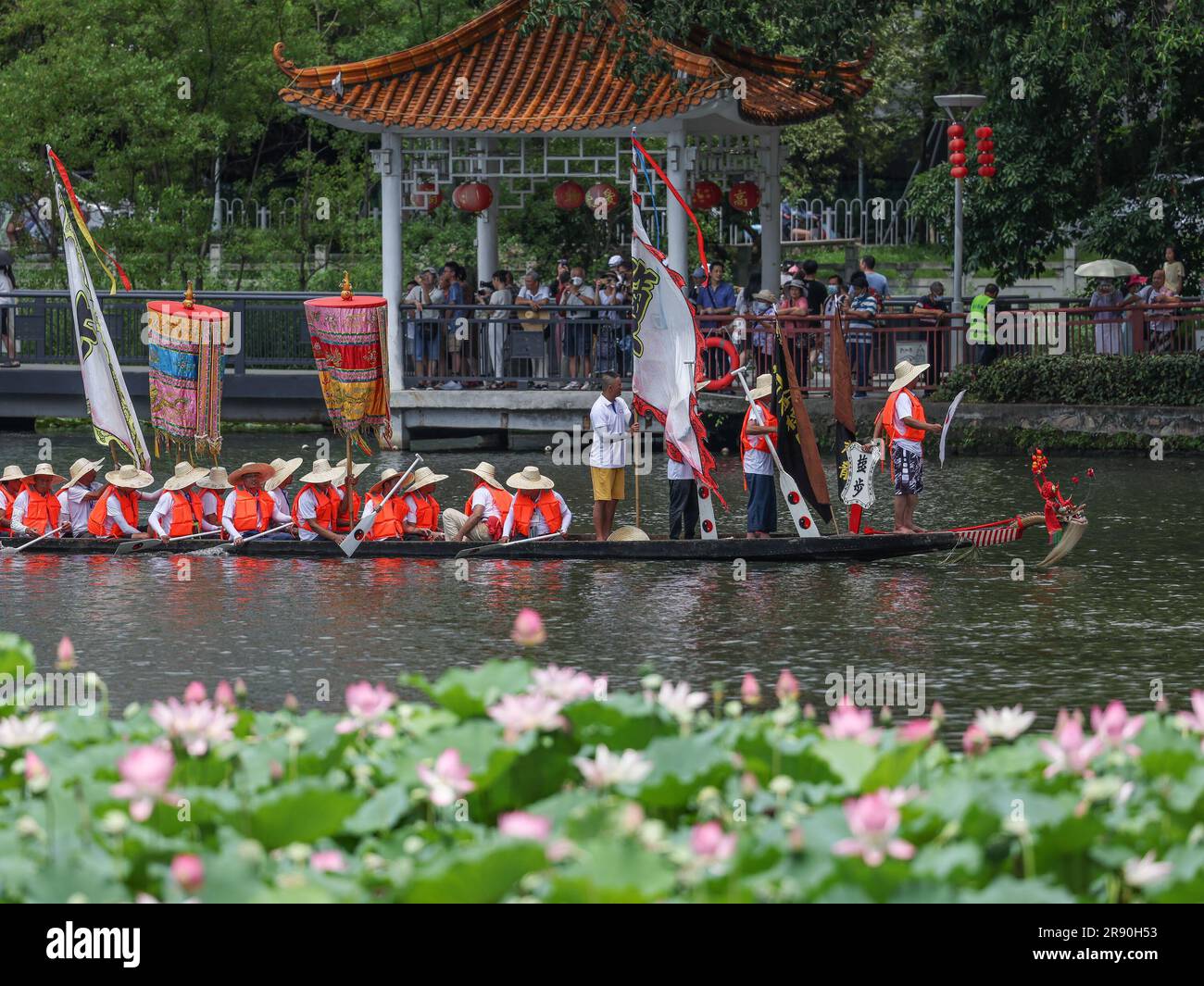 (230623) -- GUANGZHOU, June 23, 2023 (Xinhua) -- The dragon boat from Yanbu street of Foshan visits Pantangwuyue historical community and invites local villagers to visit Yanbu by dragon boat, in Guangzhou, south China's Guangdong Province, on June 22, 2023. For many years during the Dragon Boat Festival, people of several villages in the Lingnan area follow a tradition to row dragon boats to visit their 'dragon boat's relative'. The 591-year-old Yanbu dragon boat has been enjoying a popularity in the border area of Guangzhou and Foshan, where dragon boat race has a long history, from as ear Stock Photo