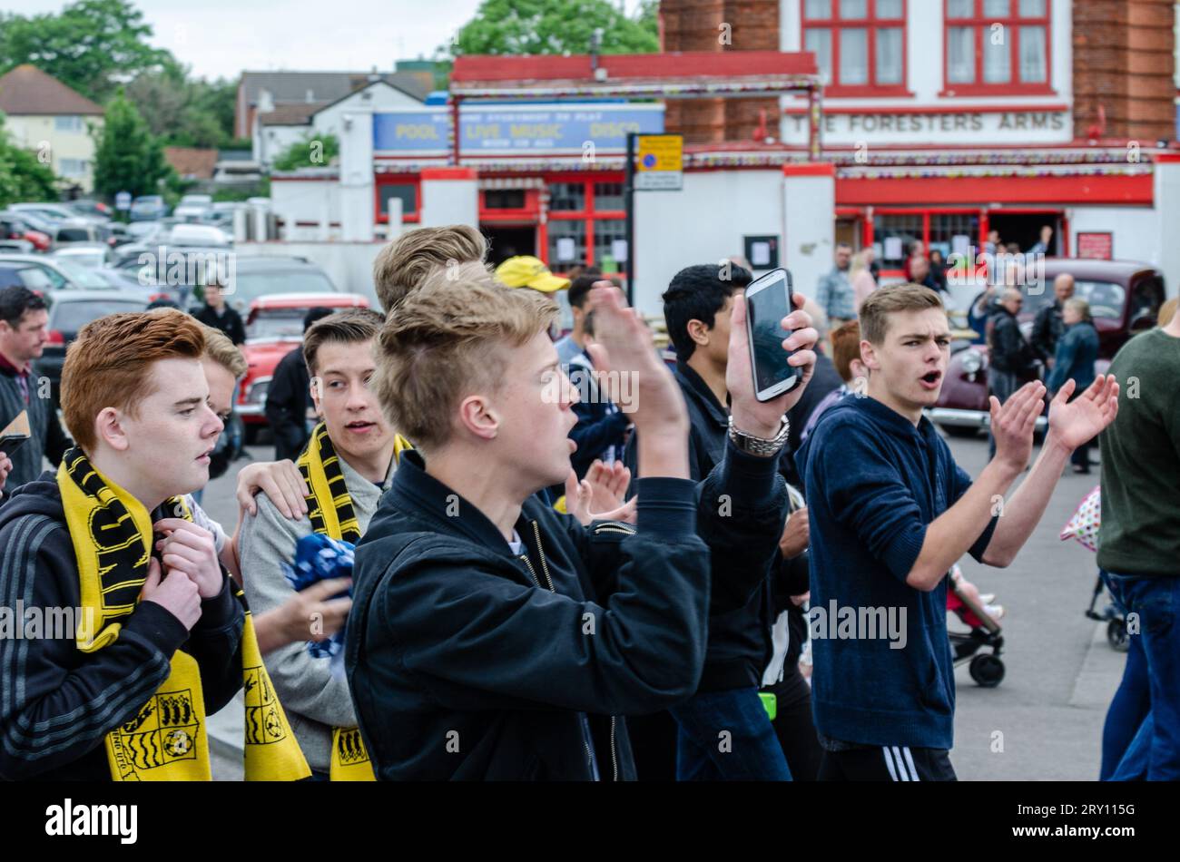 Southend United celebrated promotion to League One with an open top bus parade through the town and along the seafront. Supporters celebrating Stock Photo