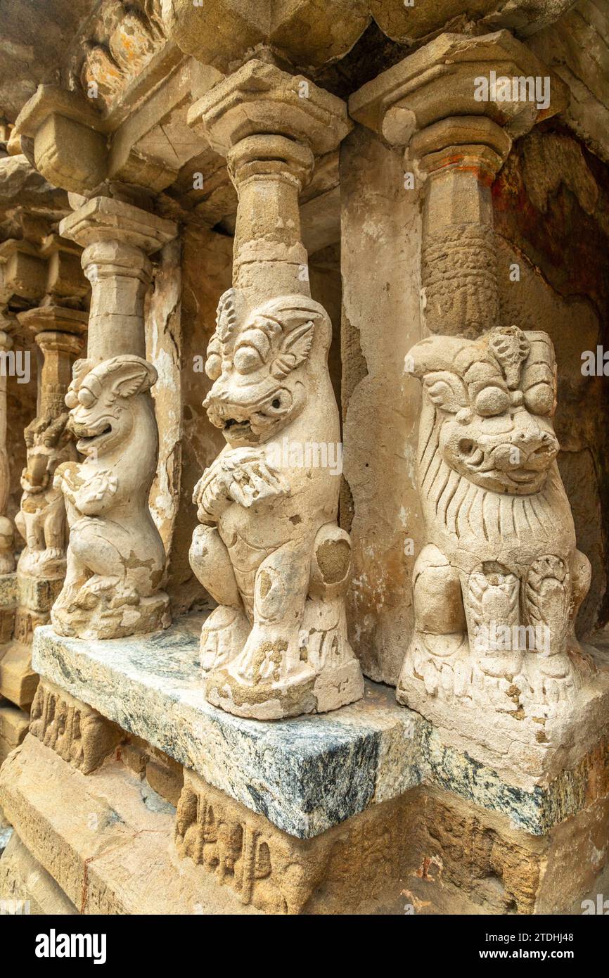 Kailasanathar temple ancient idol statues decoration, Kanchipuram, Tondaimandalam region, Tamil Nadu, South India Stock Photo