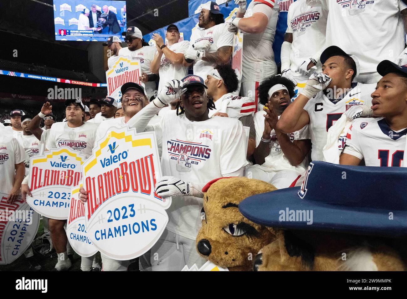 December 28, 2023: Arizona Wildcats celebrate their win over the ...