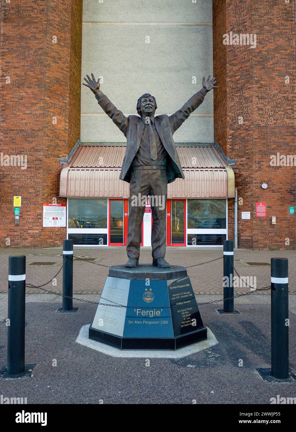 Statue of Sir Alex 'Fergie' Ferguson CBE outside the Richard Donald stand, Pittodrie Stadium, Pittodrie Street, Aberdeen, Aberdeenshire, Scotland, UK Stock Photo