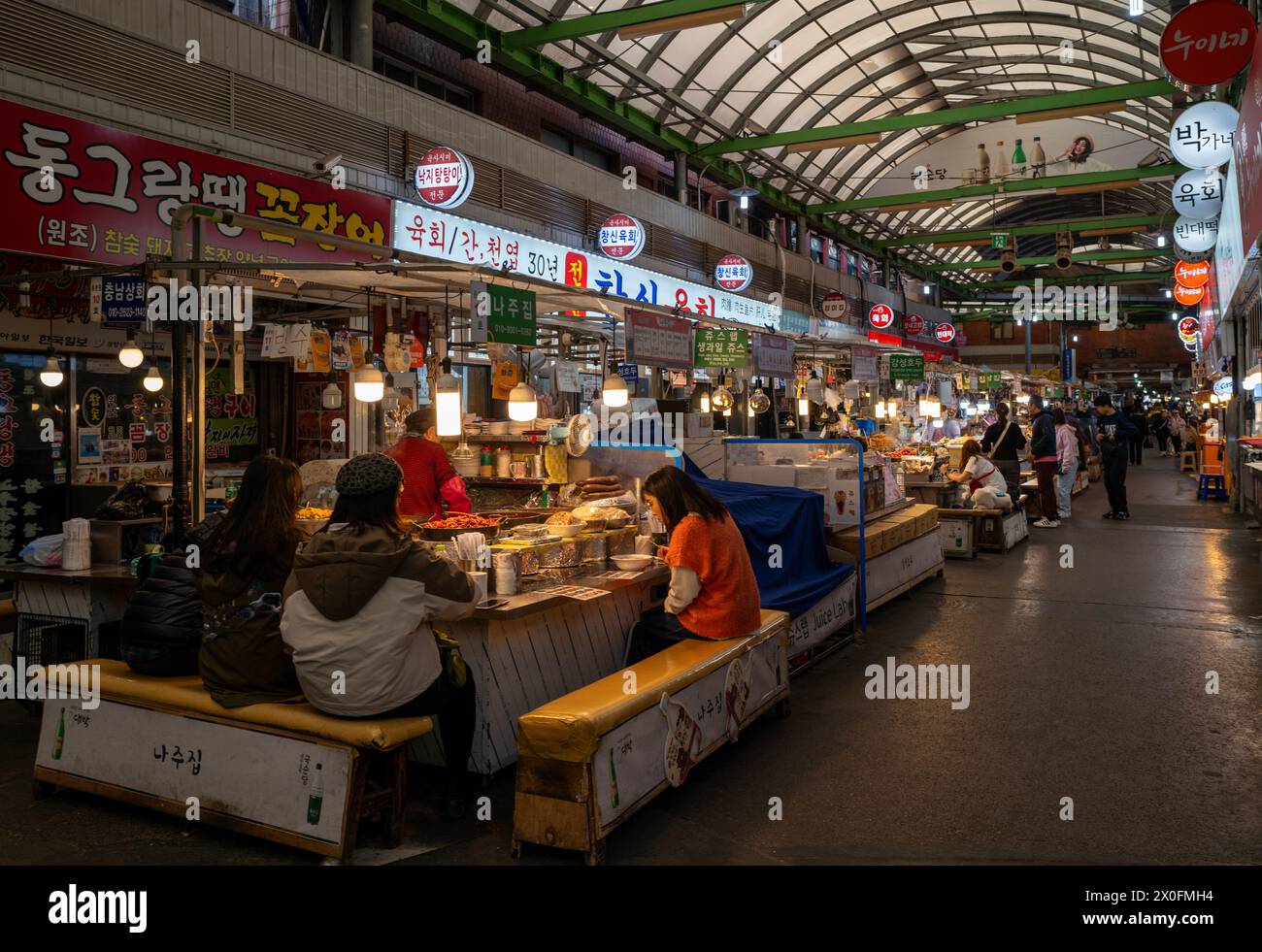 Gwangjang  food stall and market in Seoul, South Korea Stock Photo