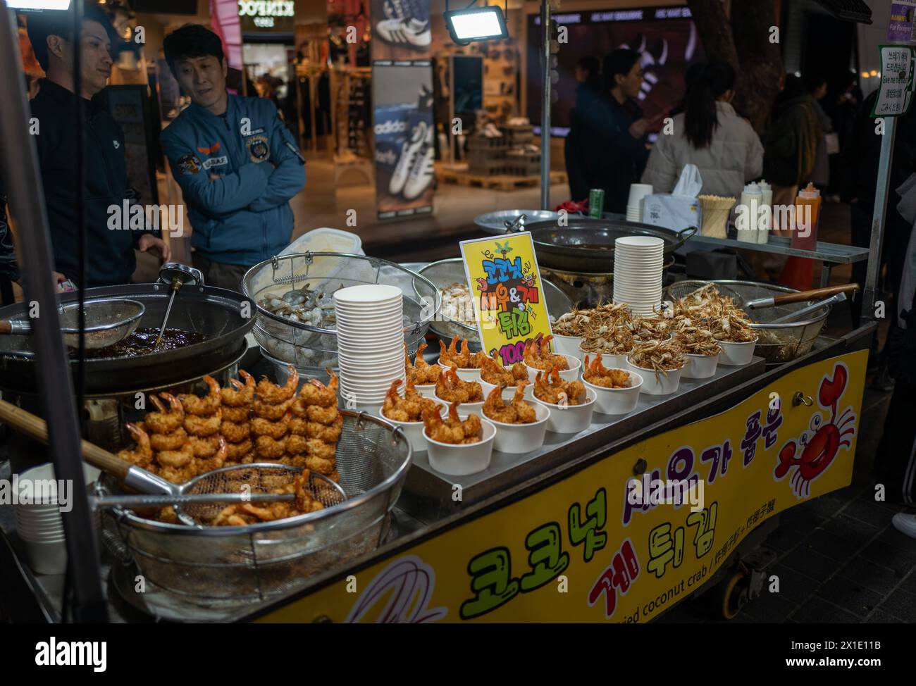 Streetfood venor on the streets of Seoul, South Korea in the evening Stock Photo