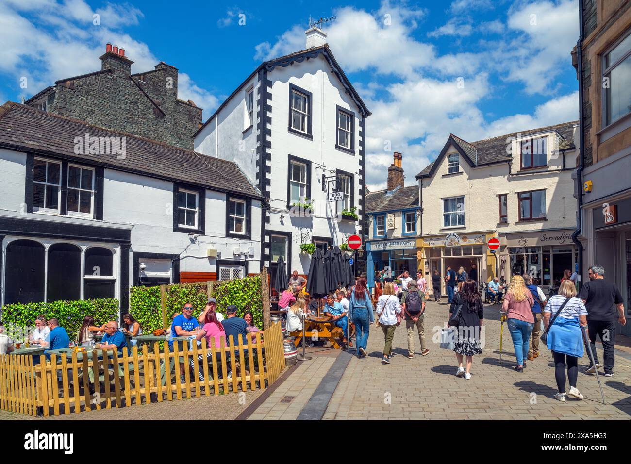 Pub and shops on Lake Road, Keswick, Lake District, Cumbria, UK Stock Photo