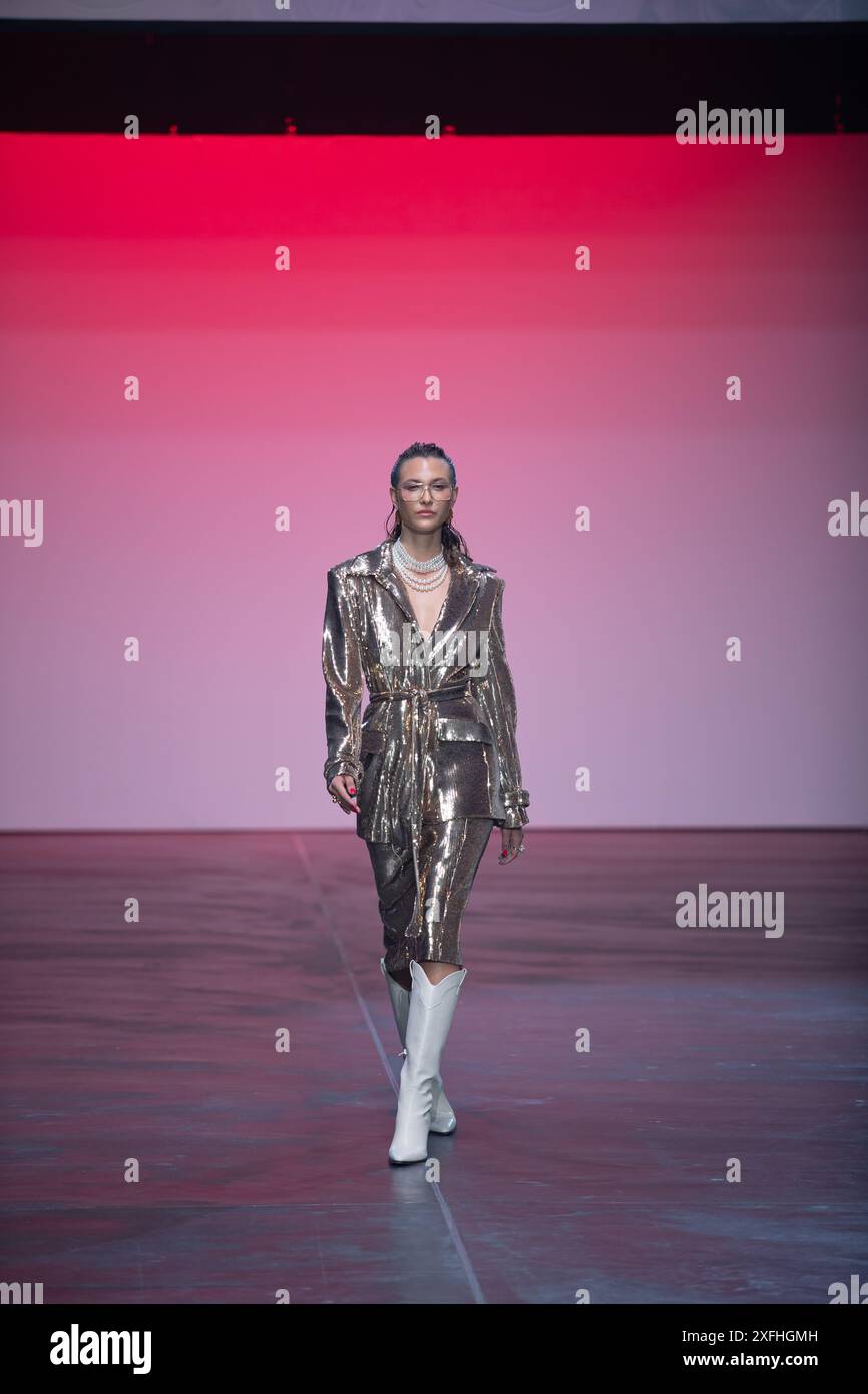 Marcel Ostertag, präsentierte die Kollektion der Fashion Week 2024 Berlin, Uber Eats Hall, Felix Wolf/ Alamy Stock Photo