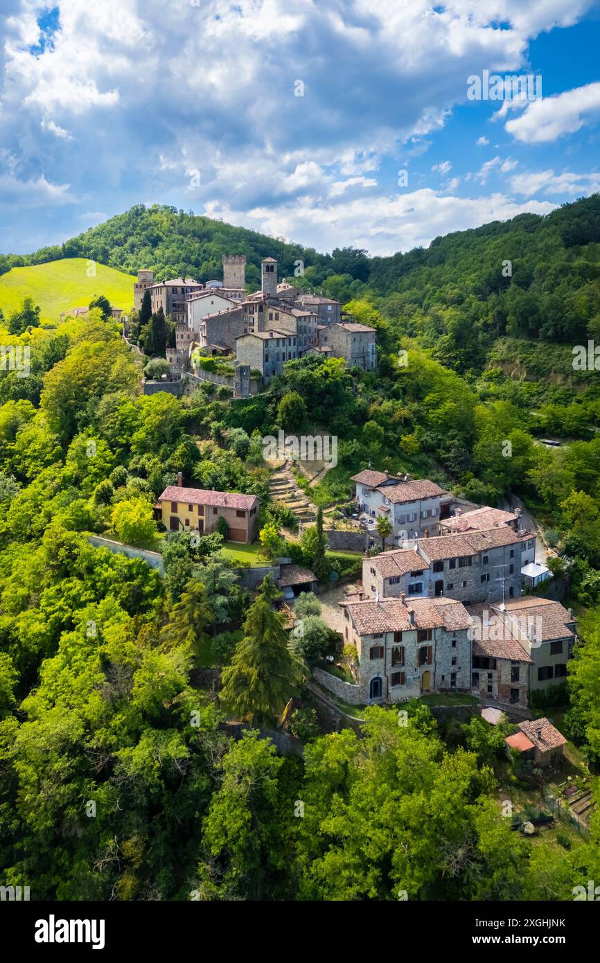 Aerial view of the medieval castle and village of Vigoleno. Piacenza district, Emilia-Romagna, Italy. Stock Photo