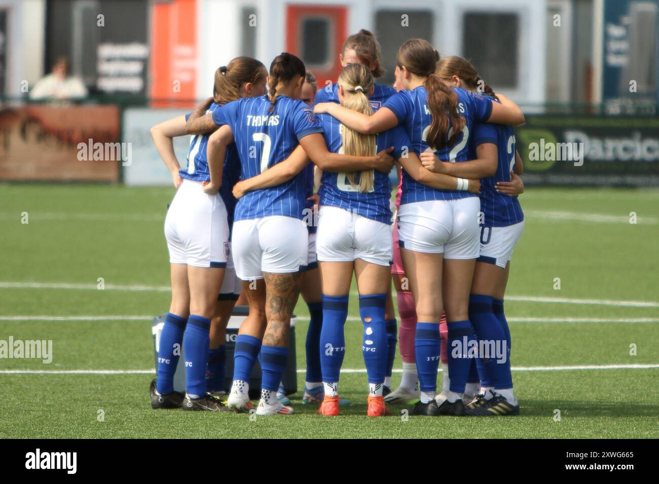 Ipswich team huddle Oxford United Women FC v Ipswich Town FC Women FA Women's National League 18 Aug 2024 Oxford City FC Stock Photo