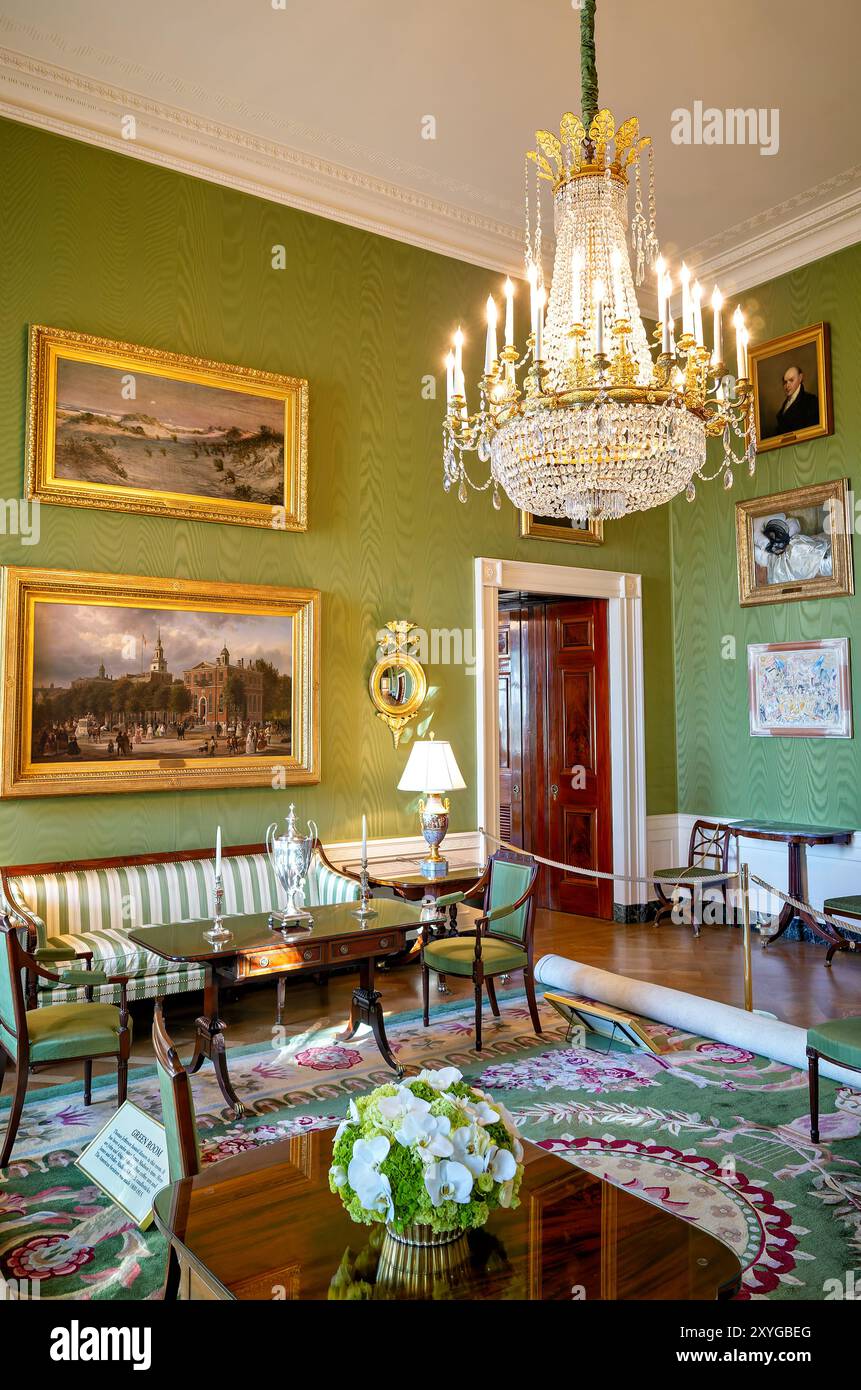 WASHINGTON DC, United States — The Green Room in the White House, one of the state parlors on the first floor. This historic room has served as a reception room and parlor for distinguished guests since the early 19th century. The Green Room features Federal-style furniture and American paintings from the early Republic period. Stock Photo