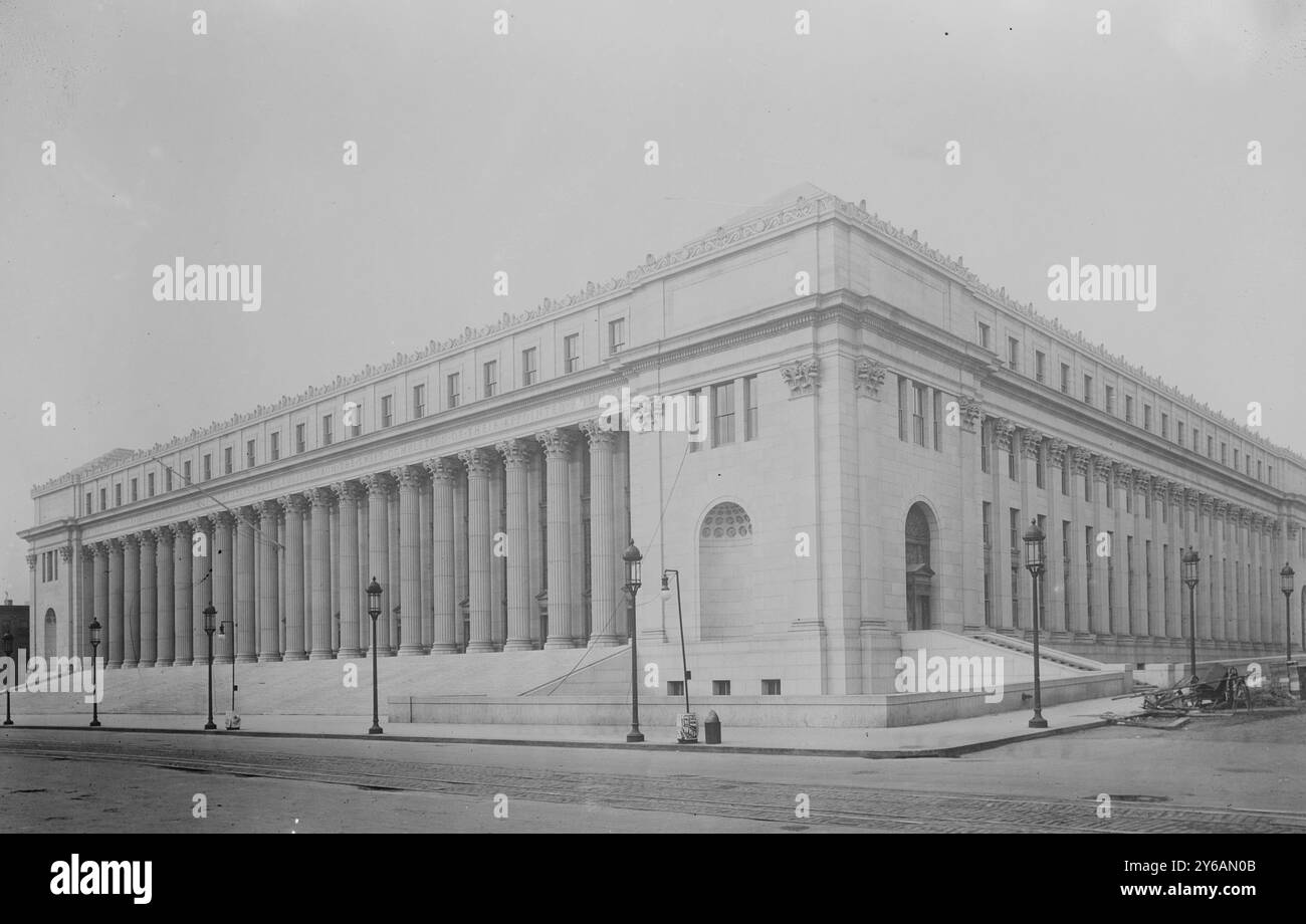 N.Y.'s new Post Office, Photograph shows the Pennsylvania Terminal Post Office (General Post Office Building), now called the James A. Farley Building, located at 421 Eighth Avenue, New York City., between ca. 1912 and ca. 1915, Glass negatives, 1 negative: glass; 5 x 7 in. or smaller. Stock Photo