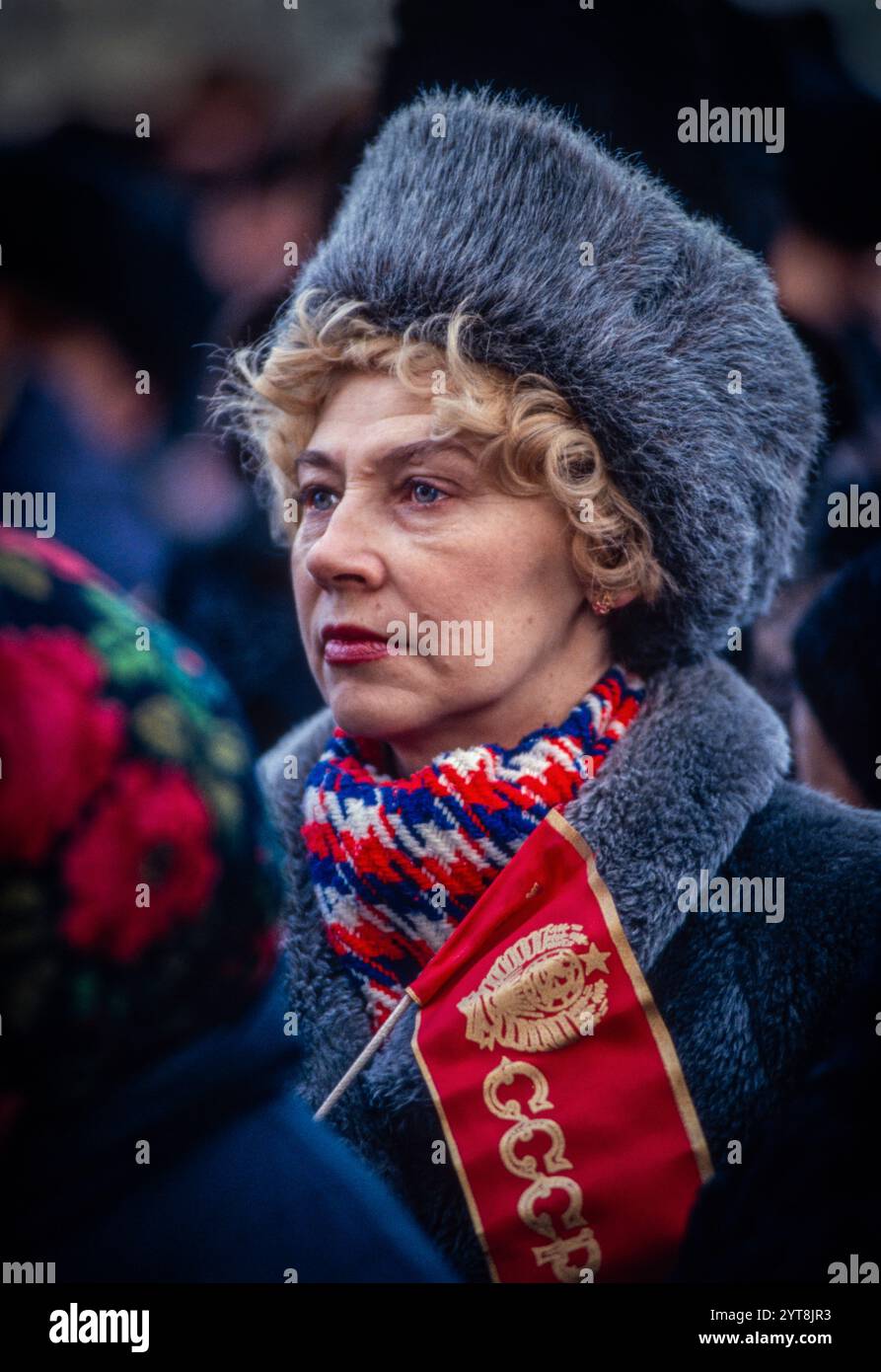 Hundreds of pro-Communist supporters of the former Soviet Union gather outside of Gorky Park in central Moscow on the 41st anniversary of Joseph Stalin’s death.  A middle-aged woman in the crowd holds a small red and yellow CCCP (Union of Soviet Socialist Republics, 1922-1991) pendent.   6 March, 1994. Stock Photo