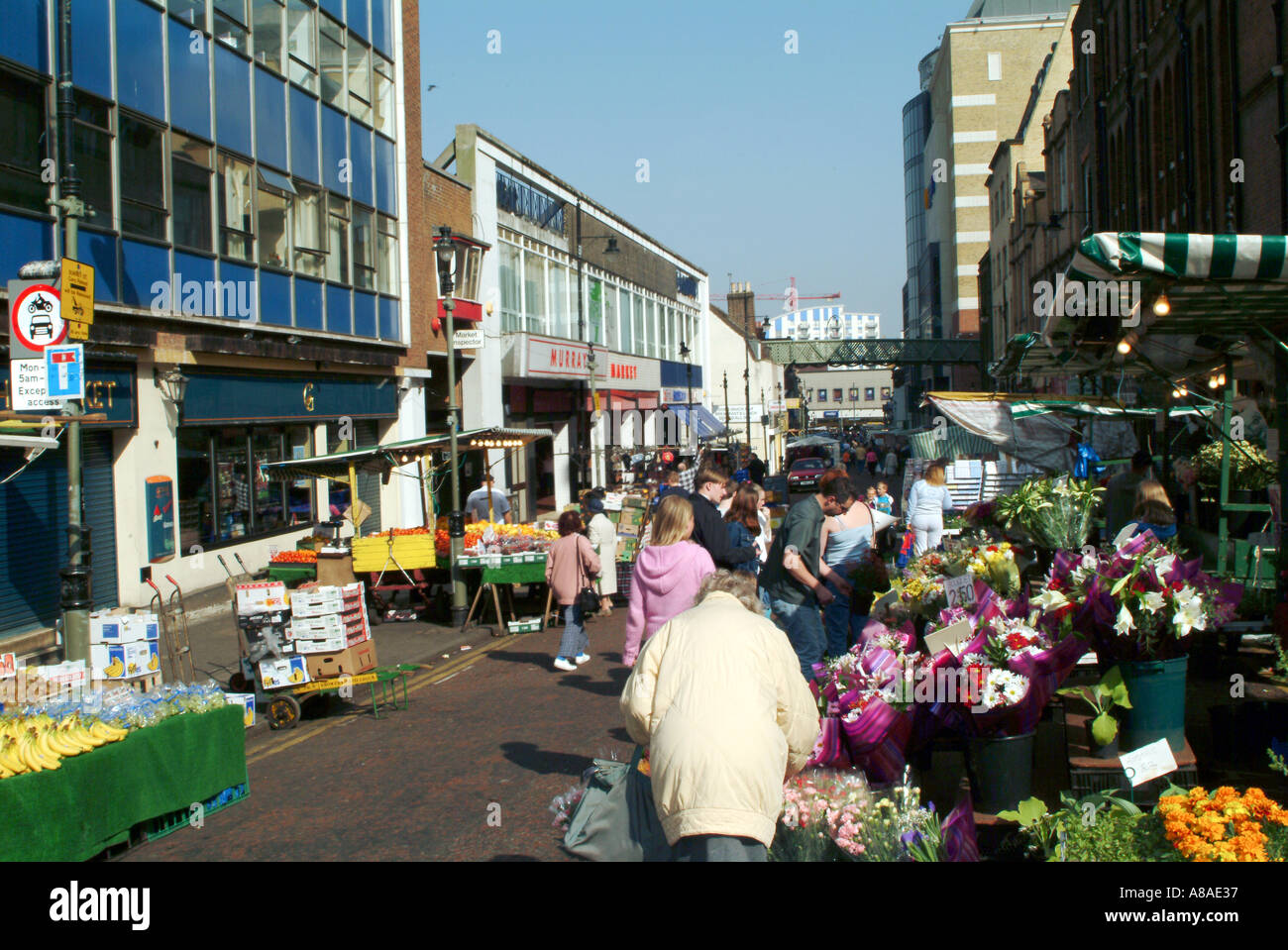 street trading free trader capitalist capitalism money trade surrey street market croydon surrey south london market trader fru Stock Photo