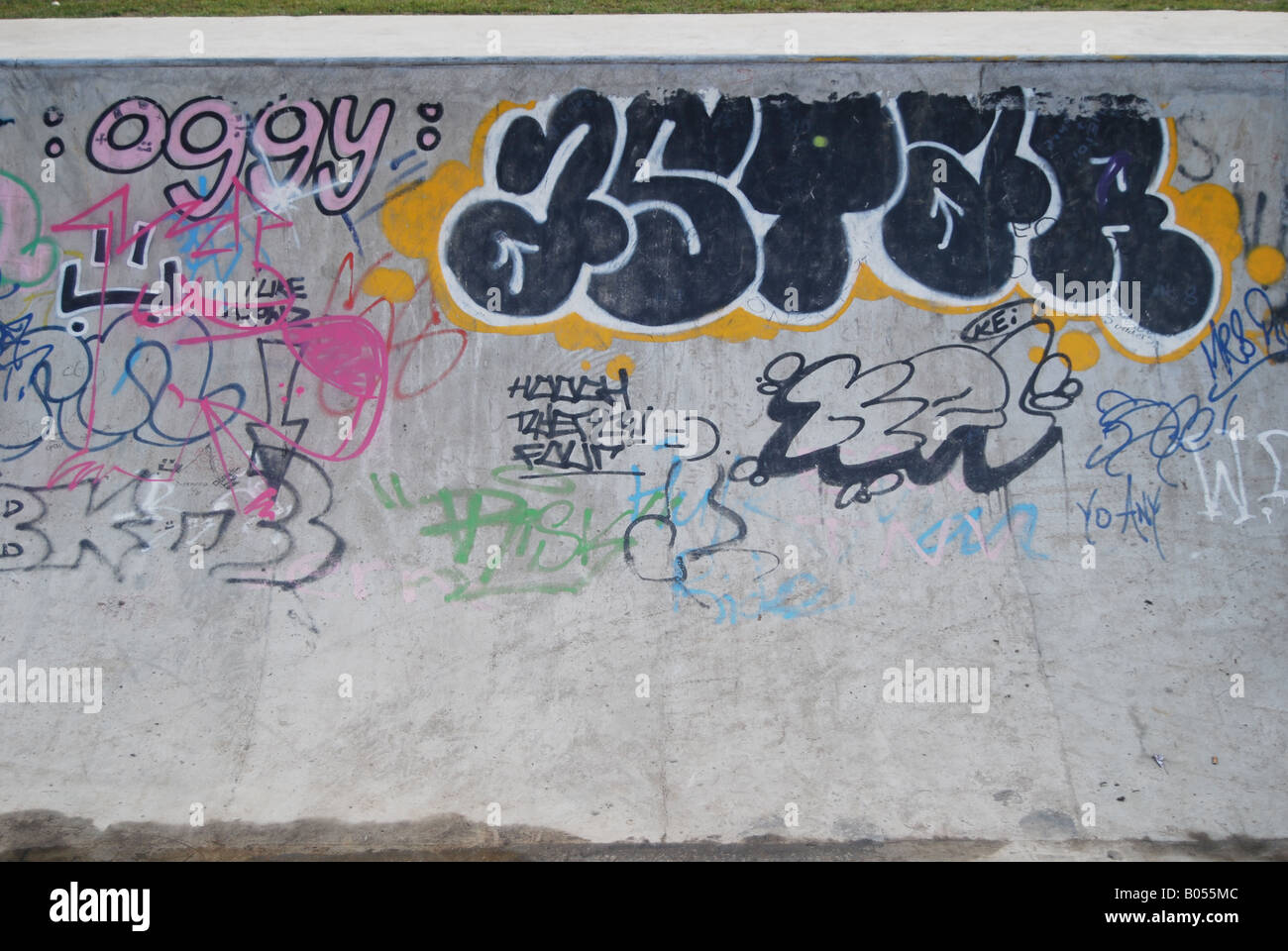 Gang Graffiti skatepark skateboard tags tagging spraycan art teenagers urban skaters Stock Photo