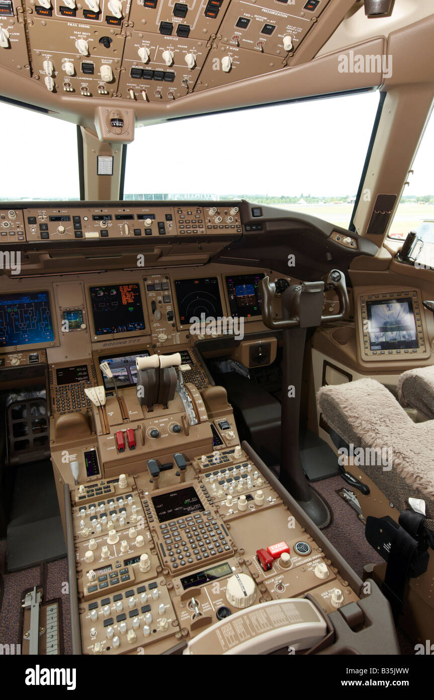 Boeing 777 300 Cockpit