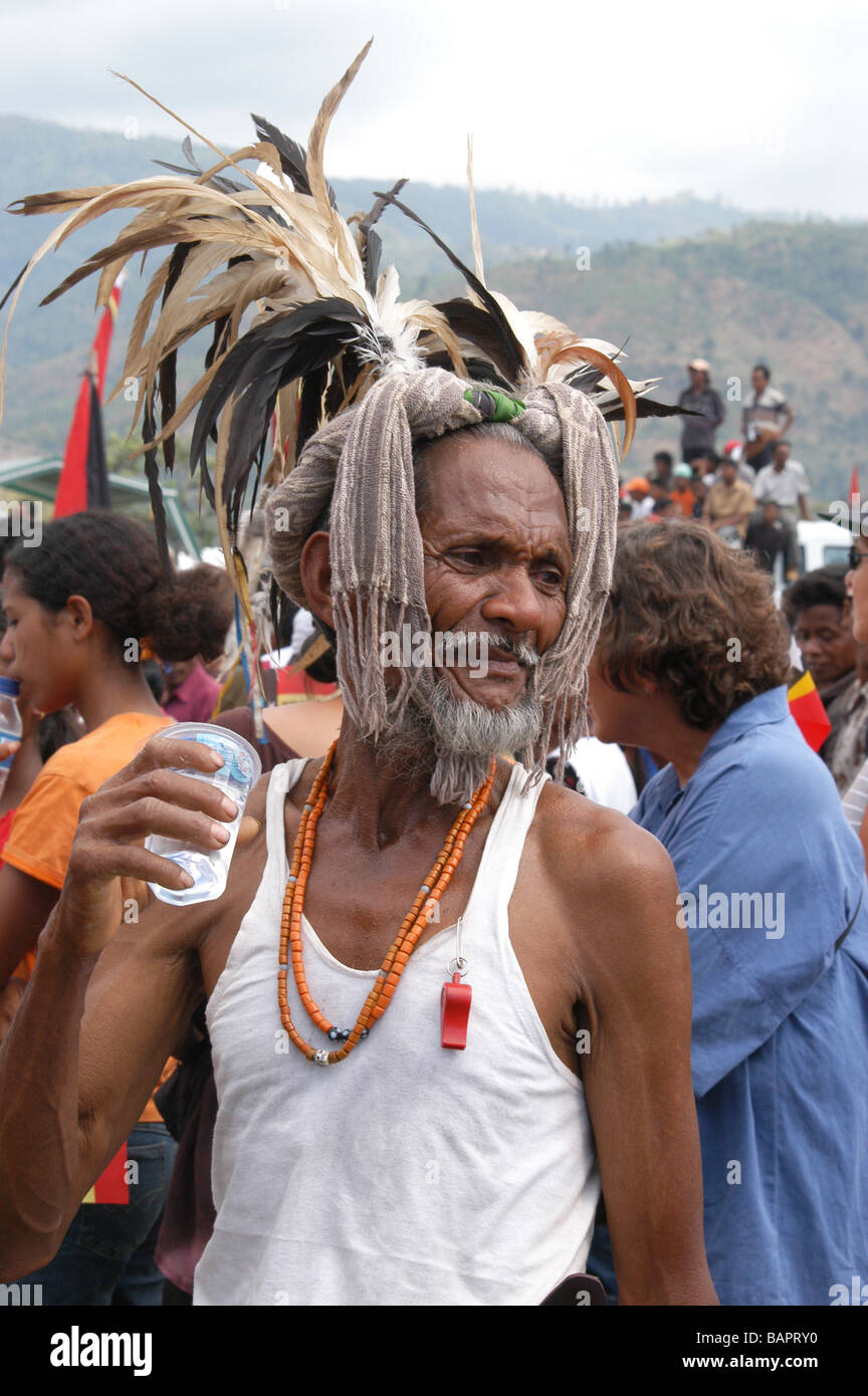 East Timorese warrior in a traditional headdress made from cockerel feathers at an Independence Day celebration in Dili Stock Photo