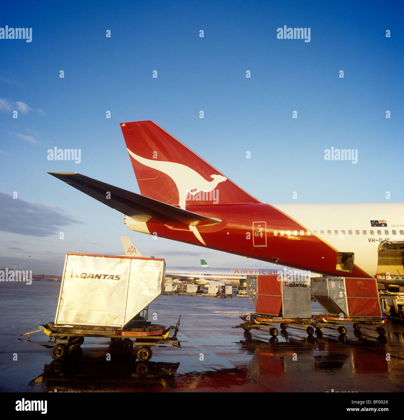 UK, England, Manchester Airport, cargo being loaded onto Qantas Airlines Boeing 747 Stock Photo