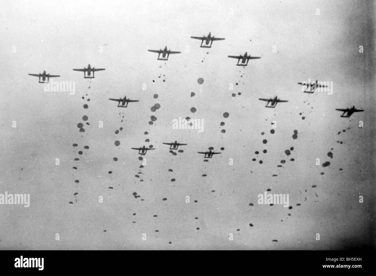 drop from C-119 aircraft in the sukchon to complete the trap which is a key to the plan to end war in North Korea. war flying Stock Photo