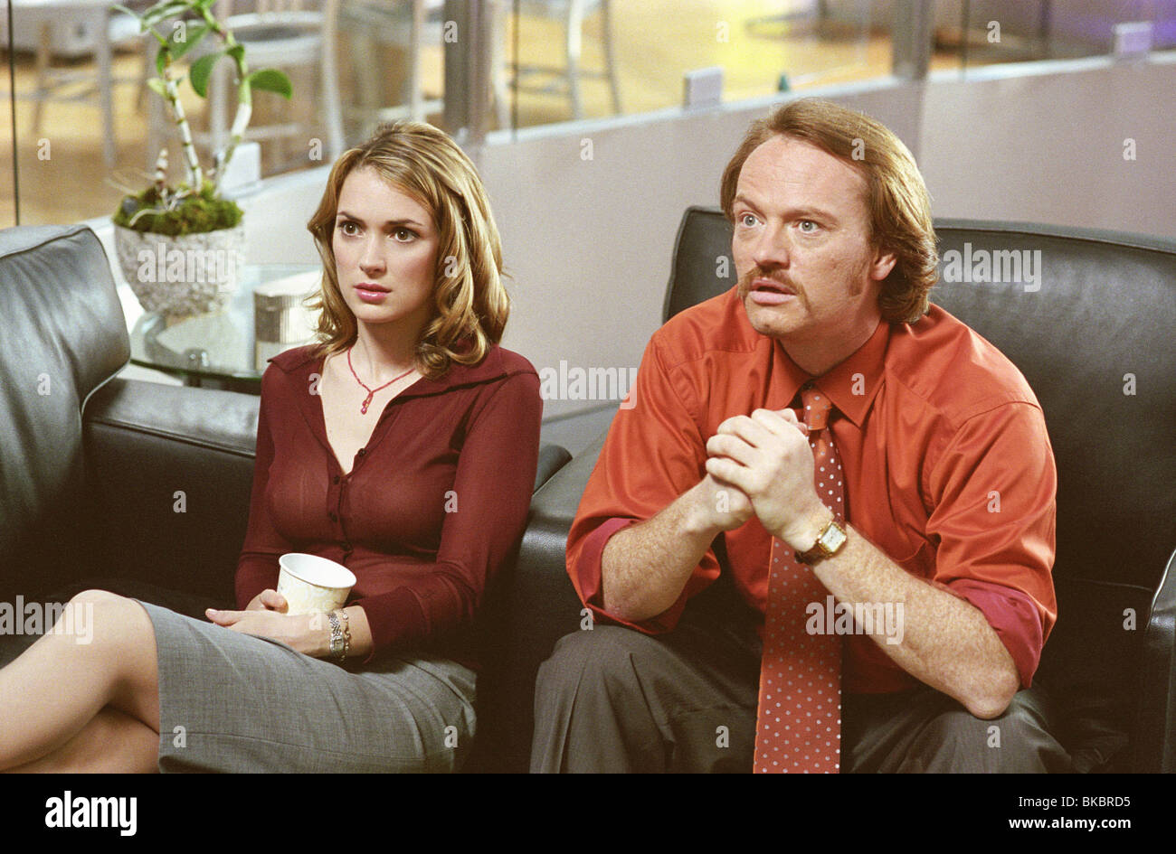 MR DEEDS (2002) WINONA RYDER, JARED HARRIS MRDE 001 155 Stock Photo